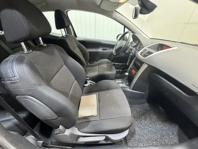 Peugeot 207 view 12