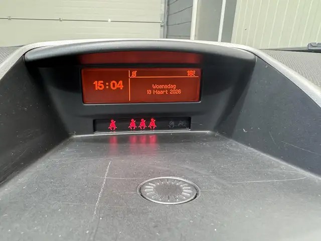 Peugeot 207 view 15