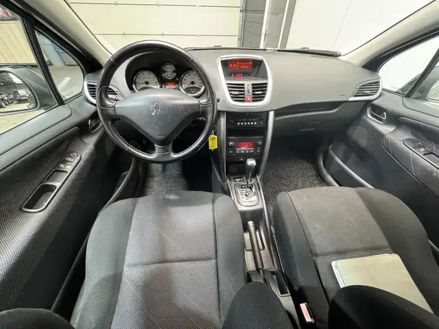 Peugeot 207 view 10