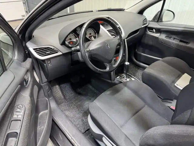 Peugeot 207 view 11