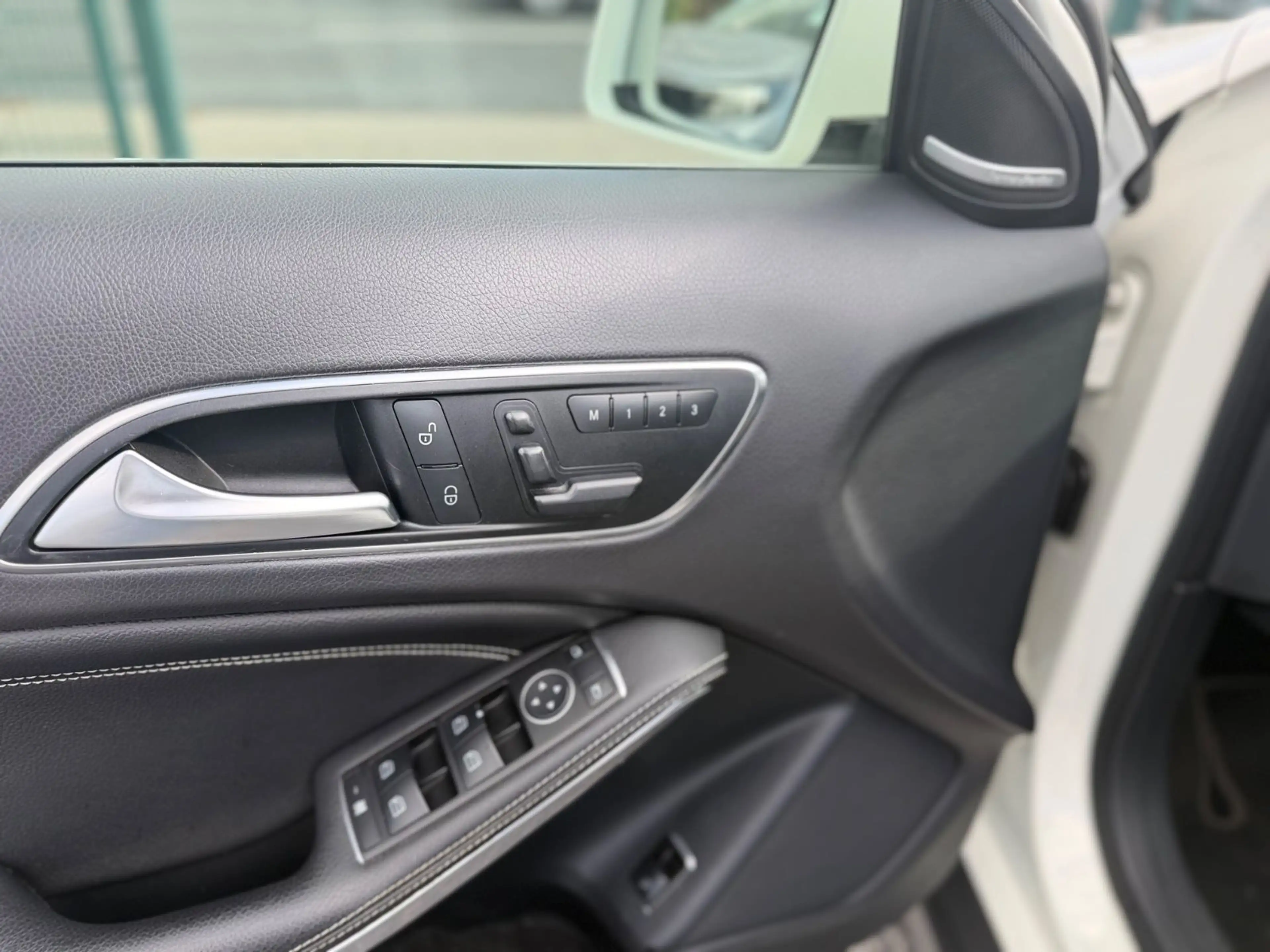 Mercedes-Benz GLA 250 4Matic+AMG+LEDER+AUTOM+PANO+SOUNDY+ — photo 11