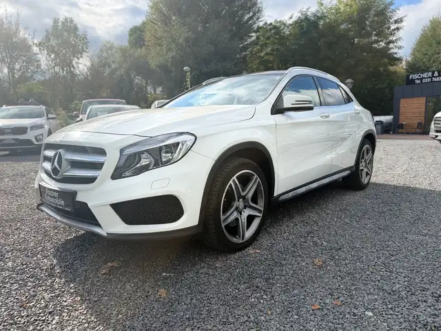 Mercedes-Benz GLA 250 4Matic+AMG+LEDER+AUTOM+PANO+SOUNDY+