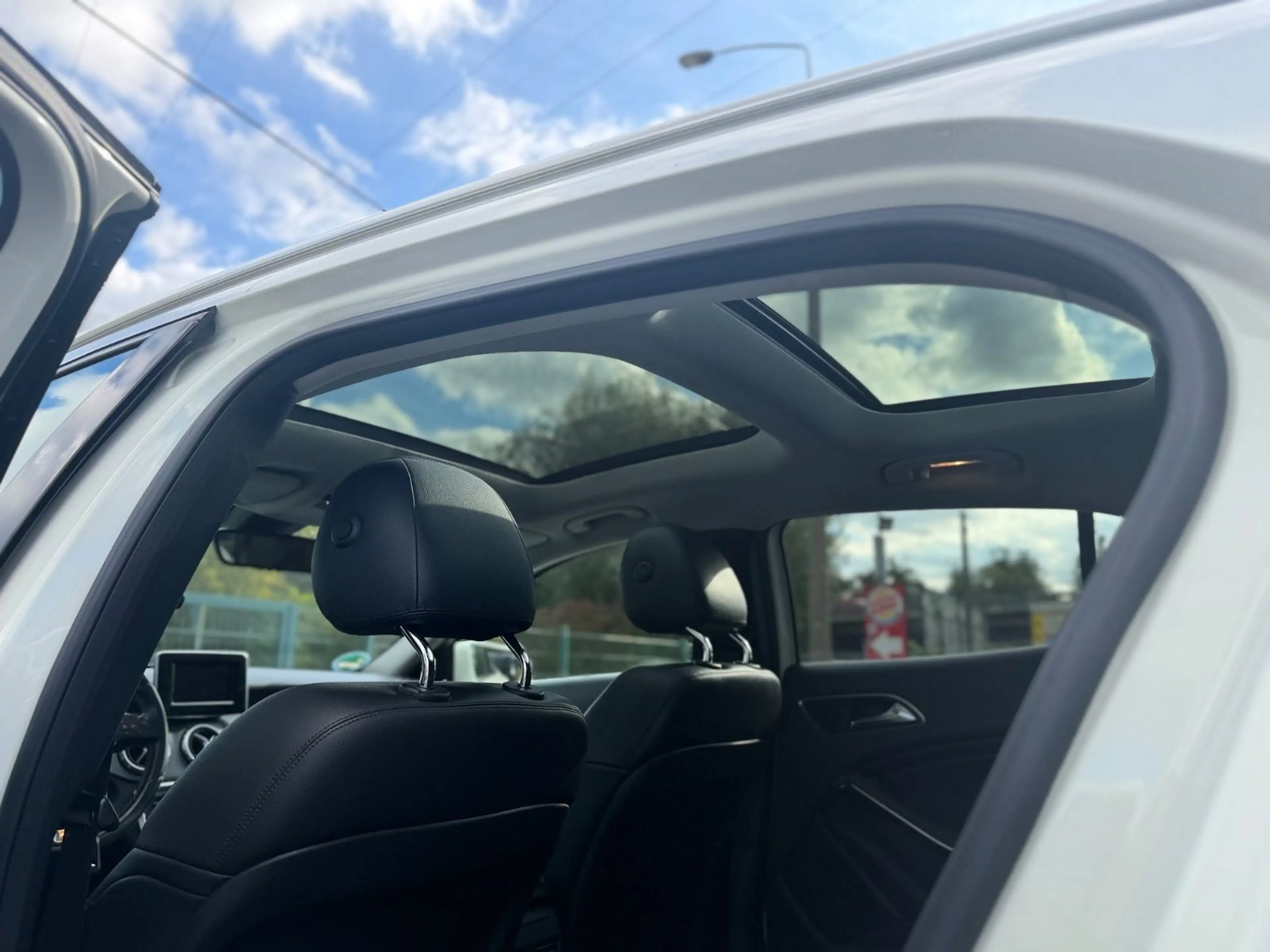 Mercedes-Benz GLA 250 4Matic+AMG+LEDER+AUTOM+PANO+SOUNDY+ — photo 14