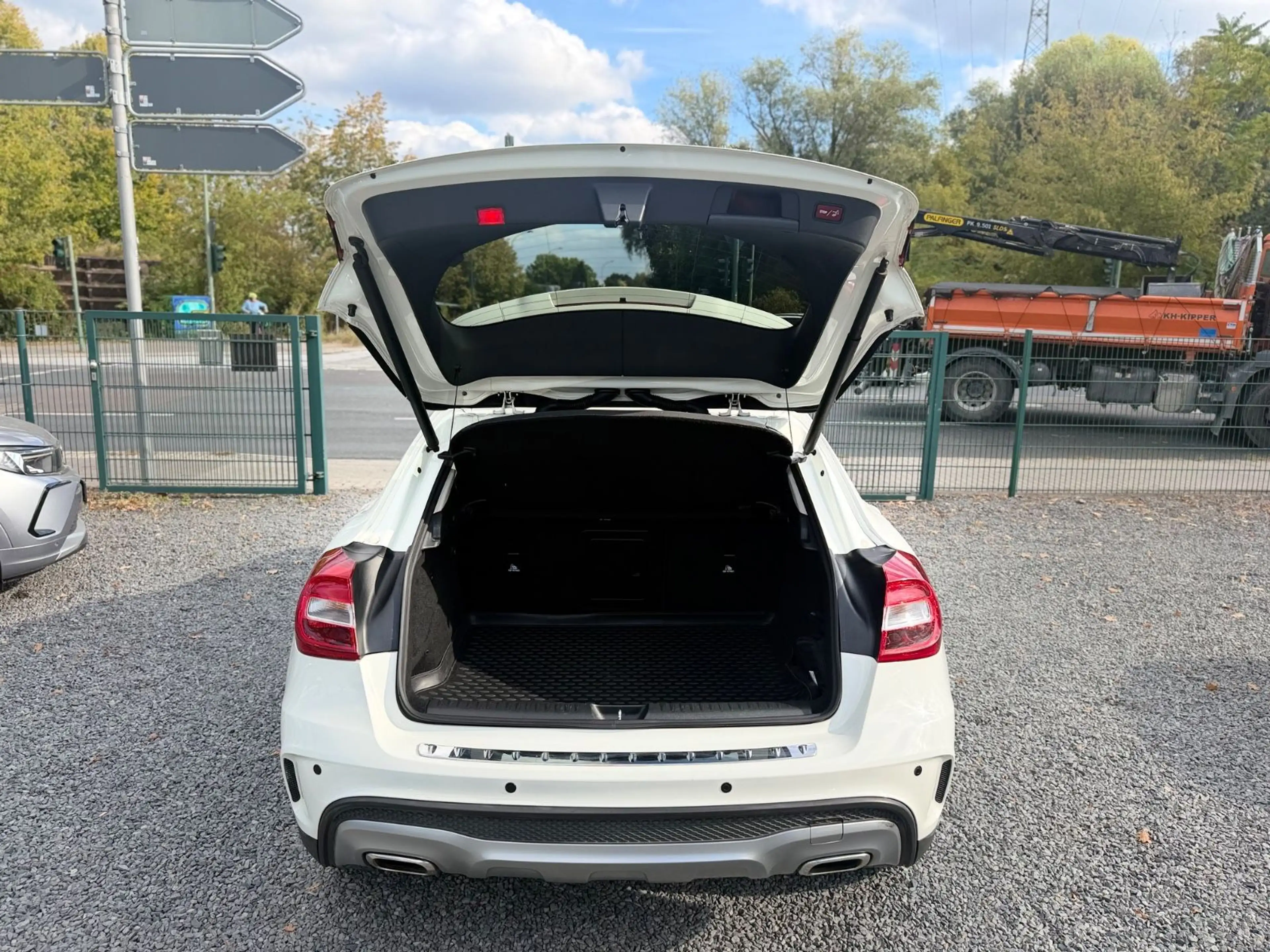Mercedes-Benz GLA 250 4Matic+AMG+LEDER+AUTOM+PANO+SOUNDY+ — photo 15
