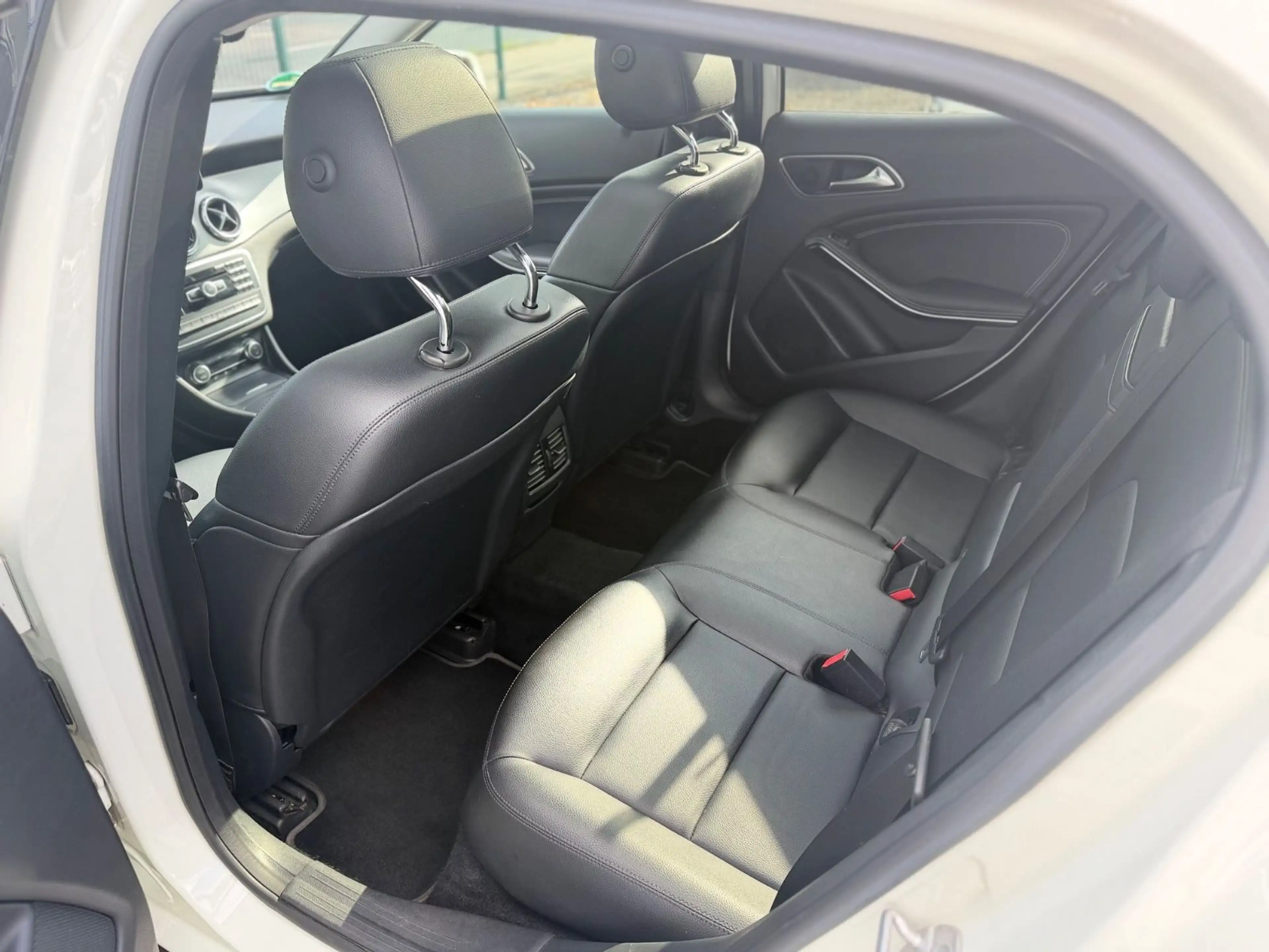 Mercedes-Benz GLA 250 4Matic+AMG+LEDER+AUTOM+PANO+SOUNDY+ — photo 12