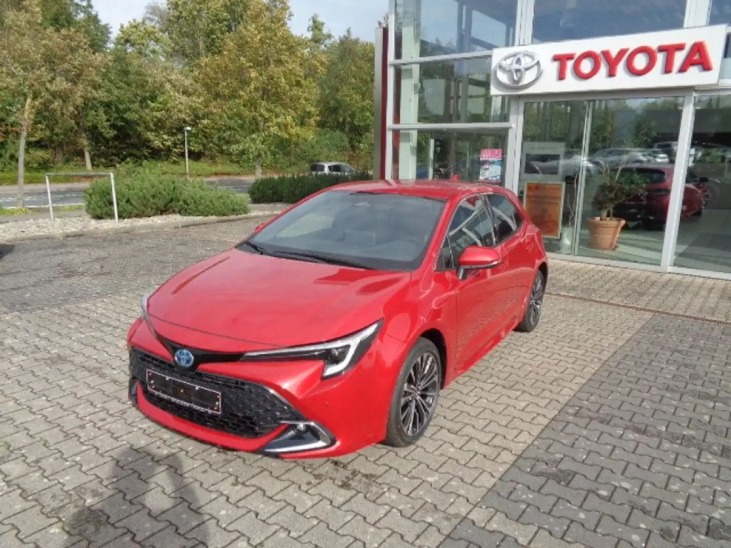 Toyota Corolla 1.8 Hybrid Team Deutschland Rojo - 2