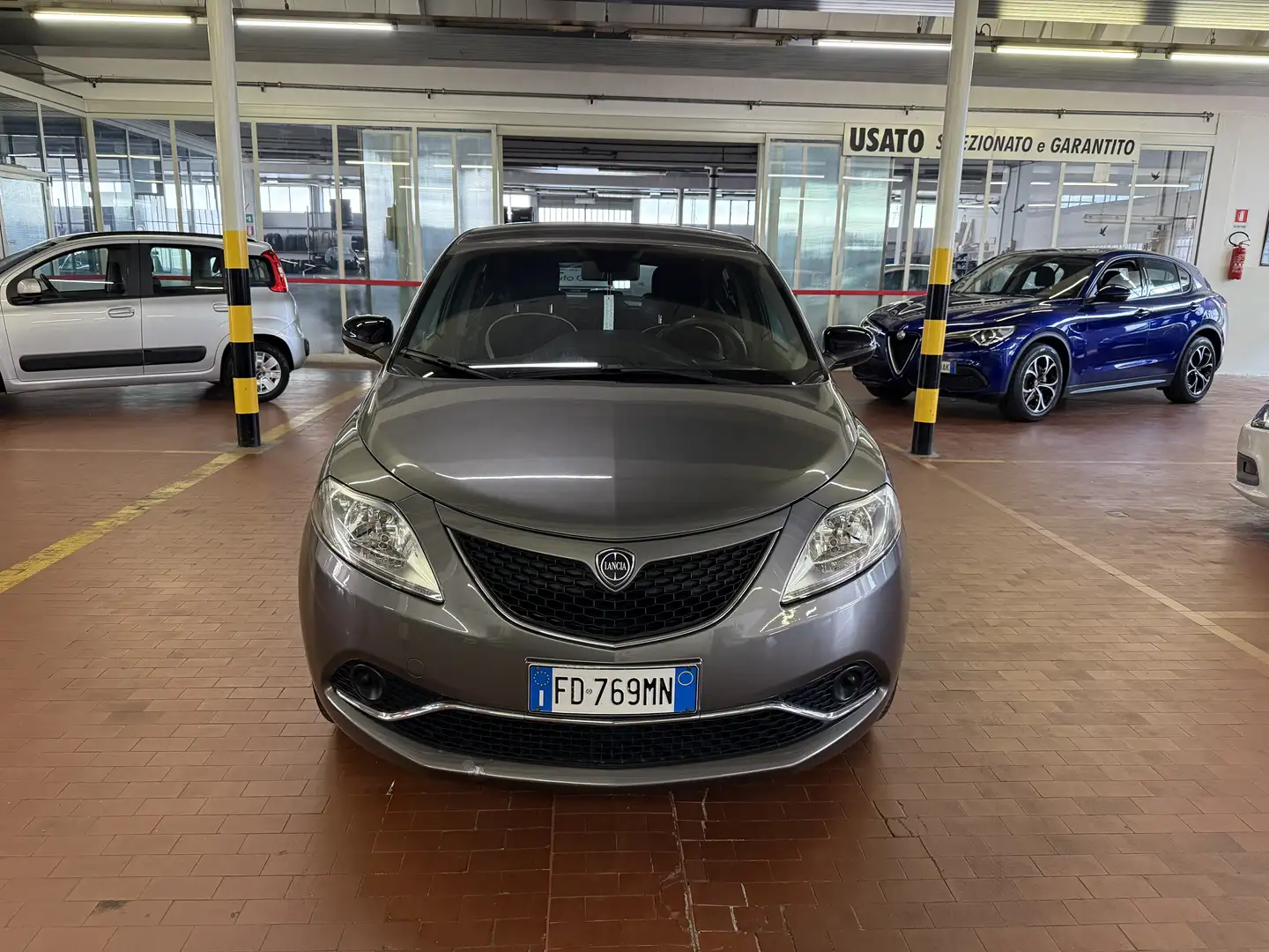 Lancia Ypsilon 1.2 Gold 69cv Gris - 1