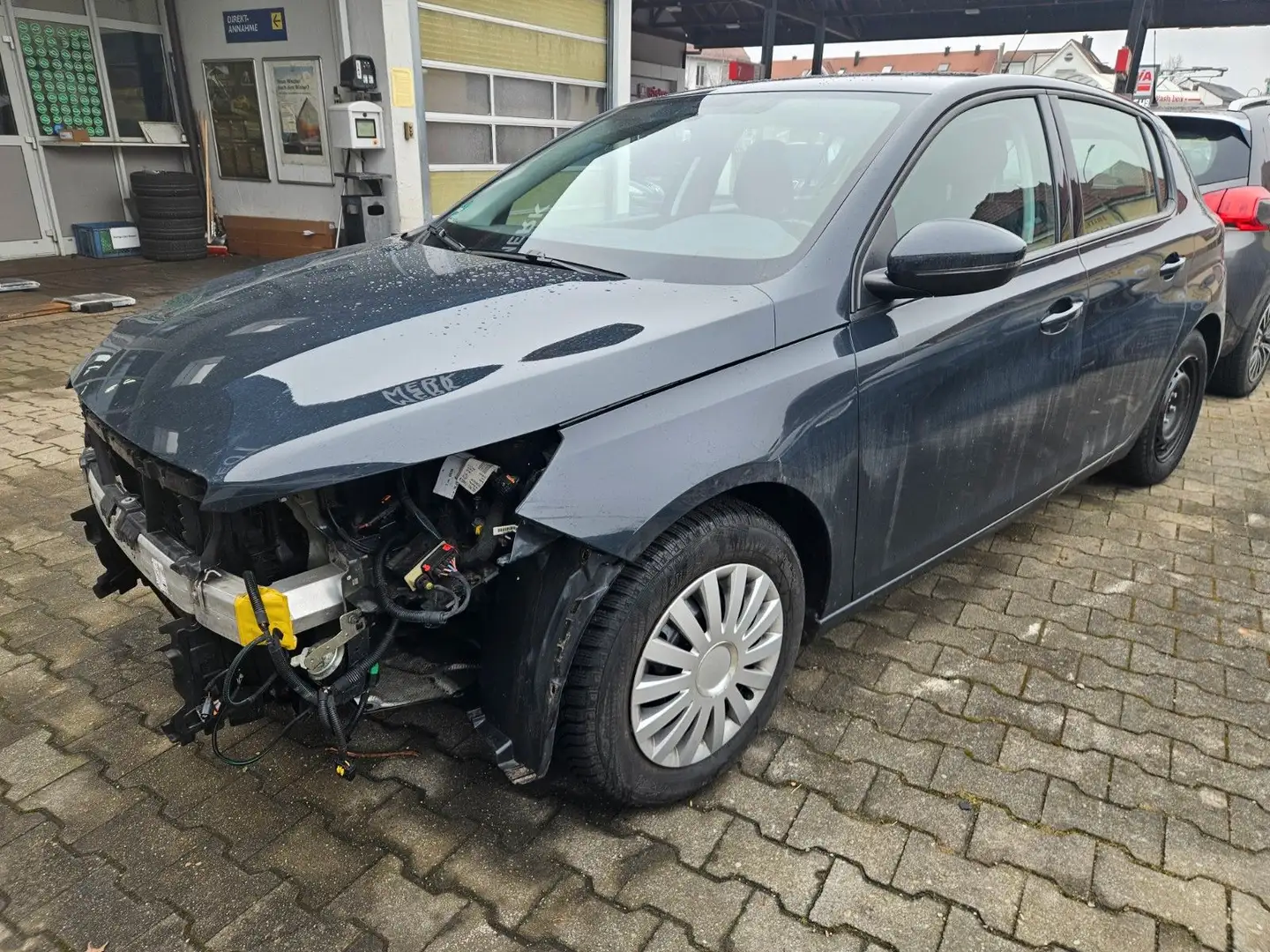 Peugeot 308 Active BlueHDI 130, Unfall Grau - 1