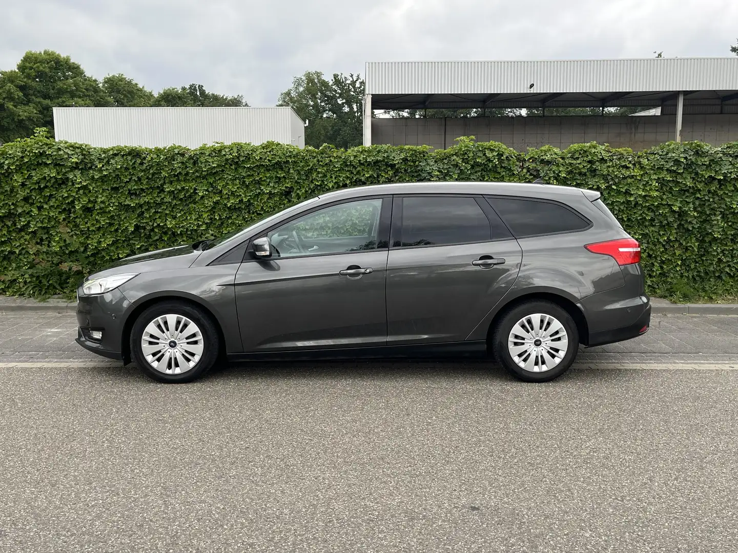 Ford Focus Wagon 1.0 Edition * Carplay * Cruise * Navi * Nieu Grau - 2