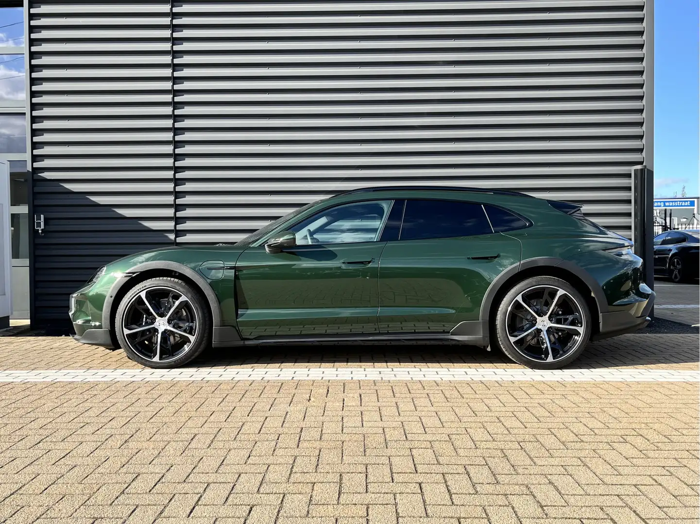 Porsche Taycan 4 Cross Turismo Groen - 2