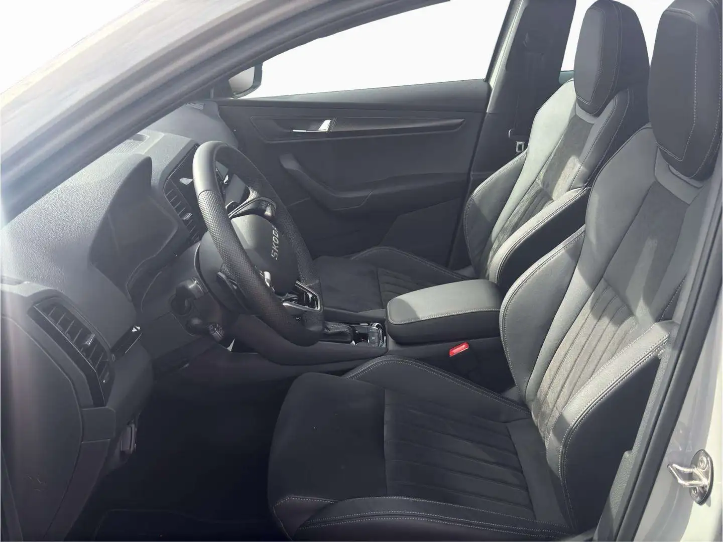 Skoda Karoq Sportline 1.5 TSI 150 PS DSG7 Gris - 2