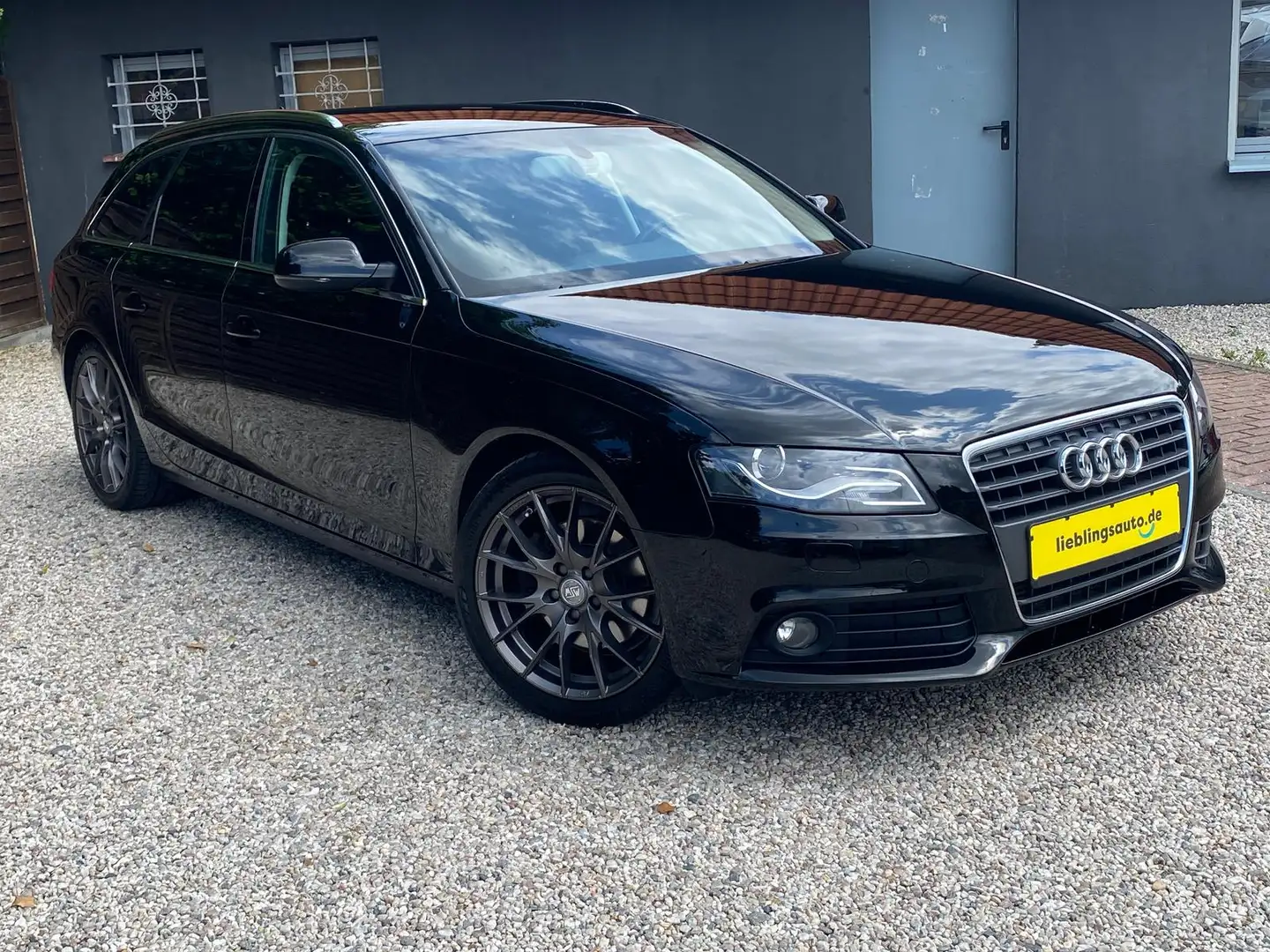 Audi A4 2.0 TFSI Attraction Navi AHK PDC SHZ 18" Nero - 2