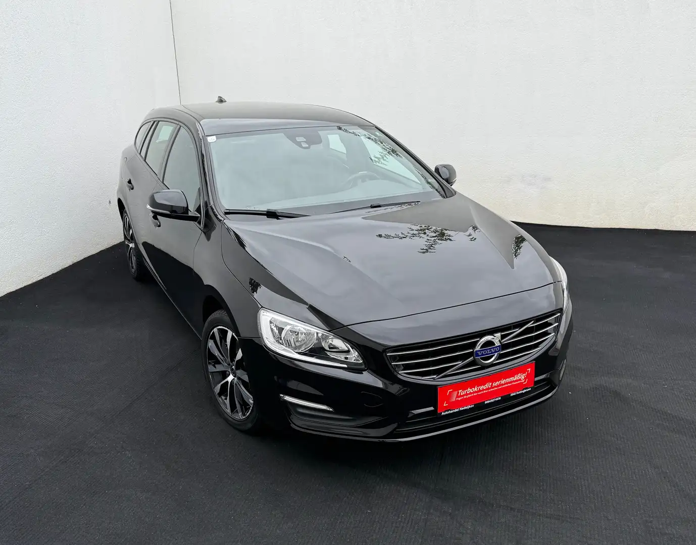 Volvo V60 D2 Aut. Schwarz - 1