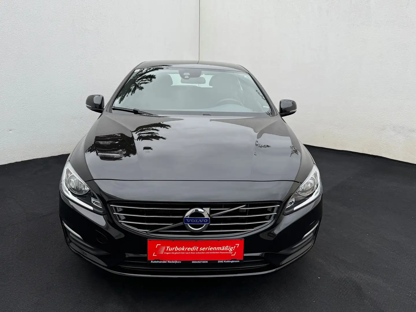 Volvo V60 D2 Aut. Schwarz - 2