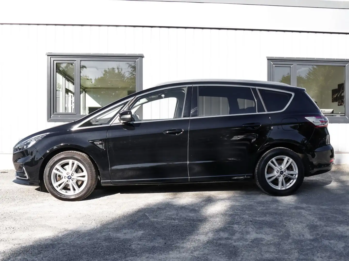 Ford S-Max Titanium 2.0 EcoBlue Auto+Navi+LED+Sitzhzg Klima Schwarz - 2