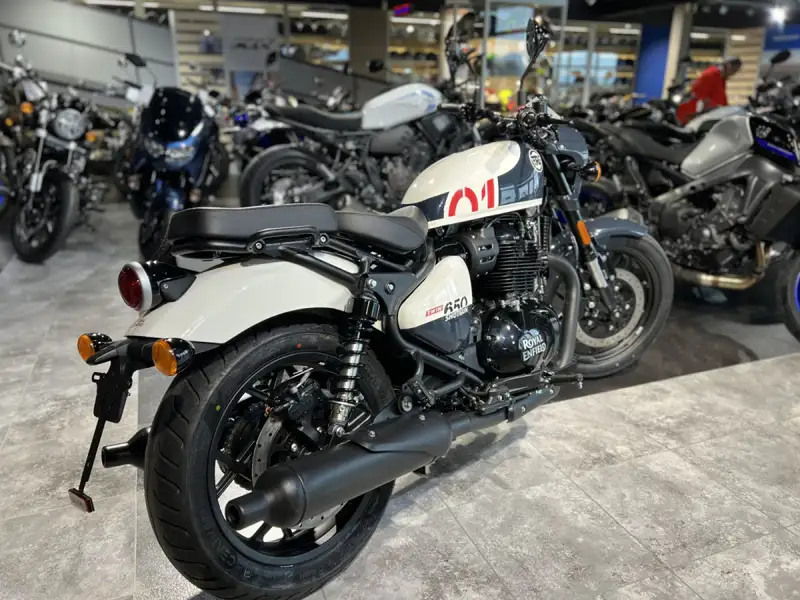 Royal Enfield Shotgun 650 stencil - foto 3