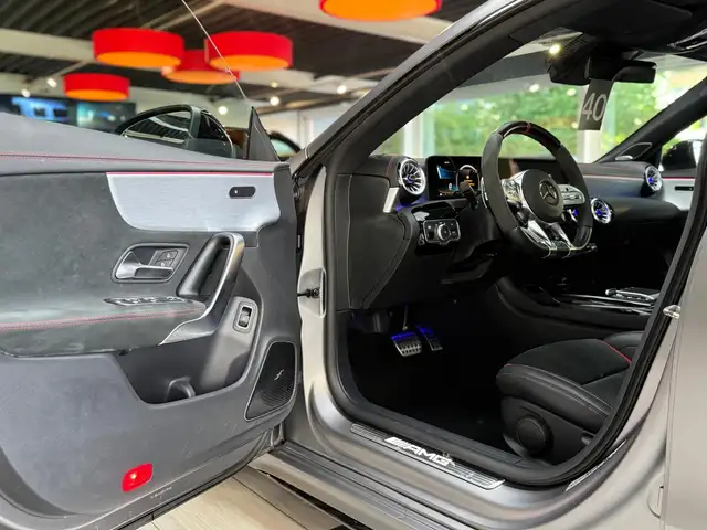 Mercedes-Benz Cla view 10