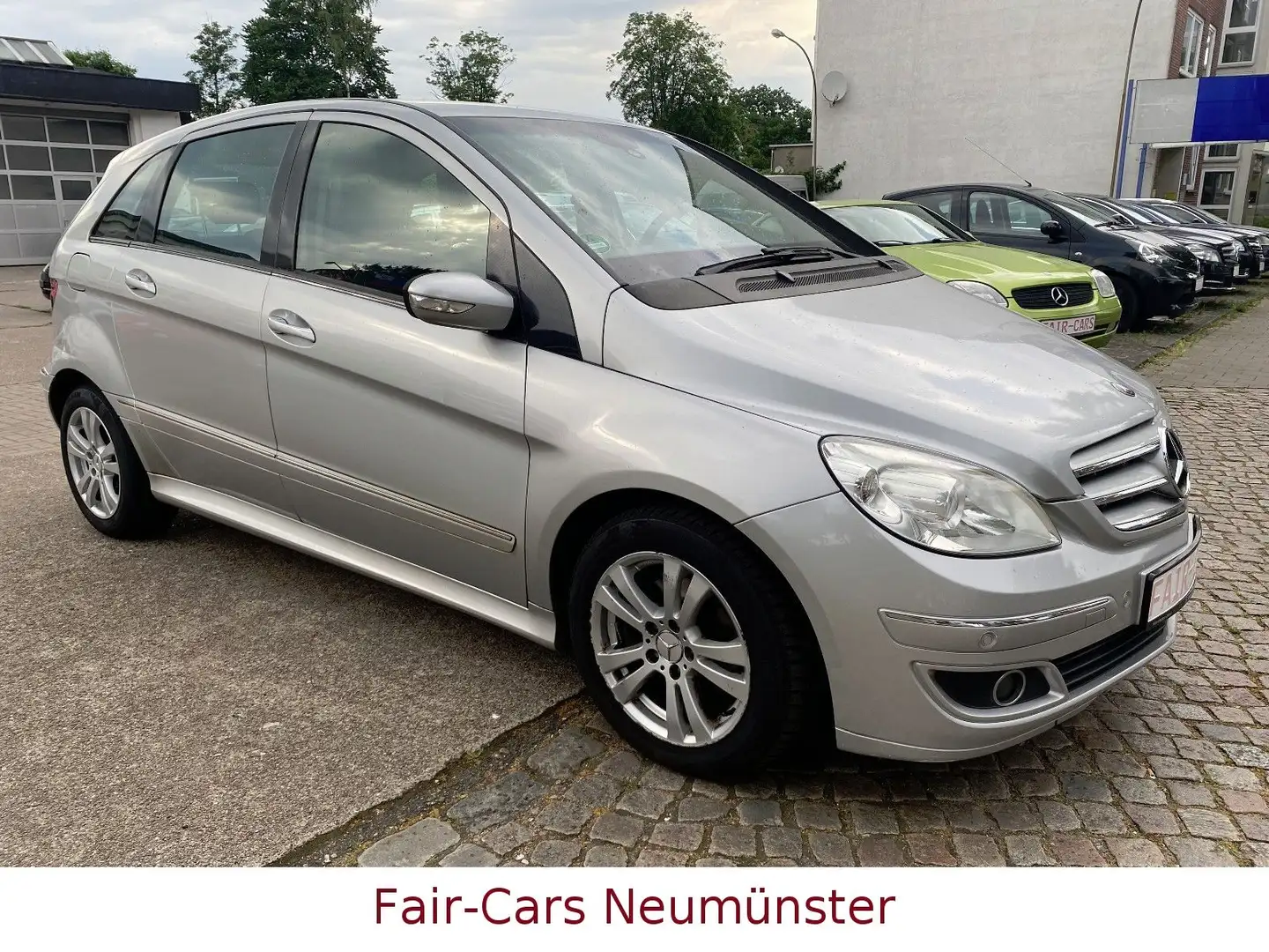 Mercedes-Benz B 200 CDI DPF Aut KLIMA-TEILLEDER-SHZ-TÜV 11.202 Silber - 2