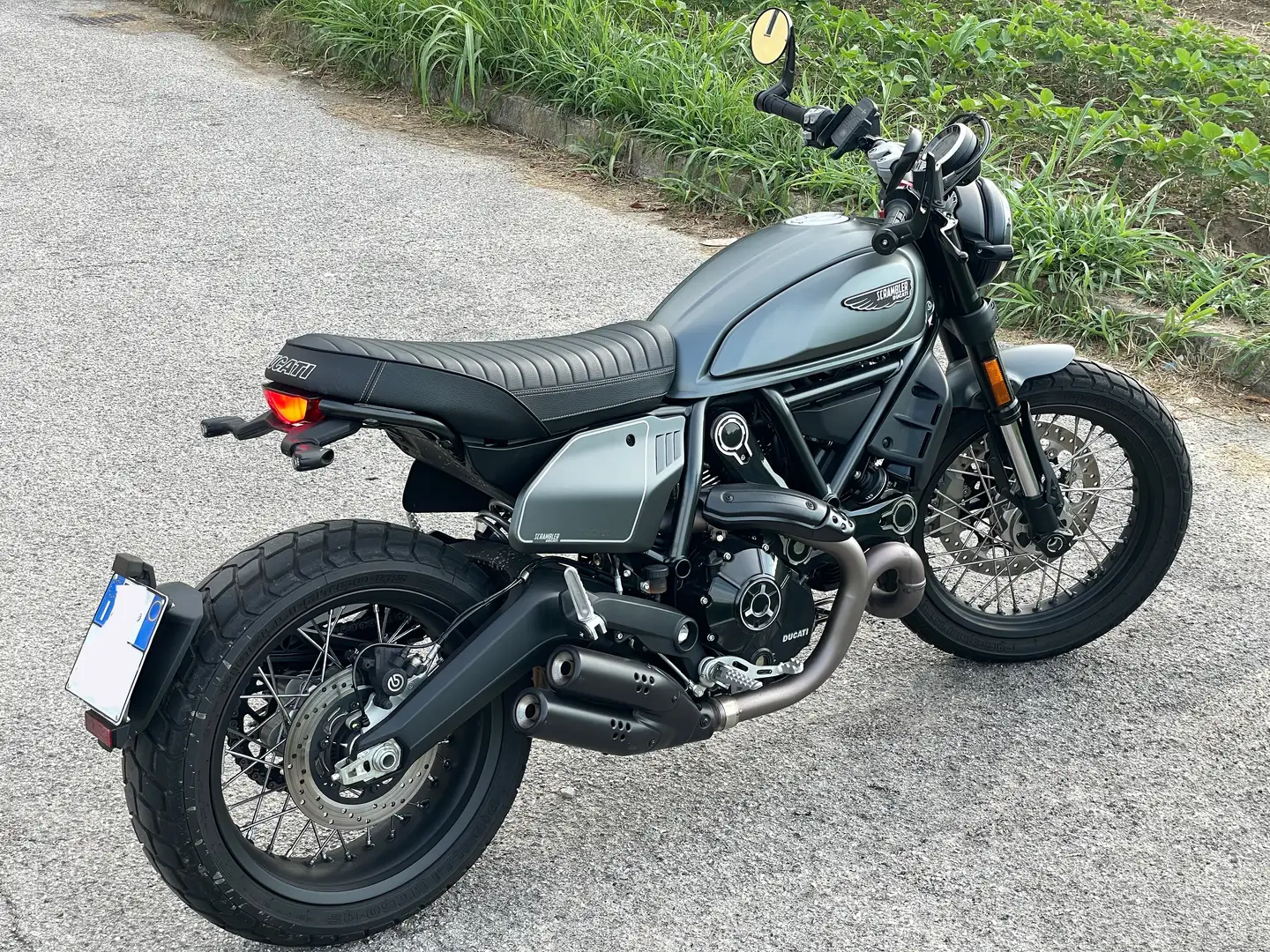 Ducati Scrambler NightShift Gri - 2