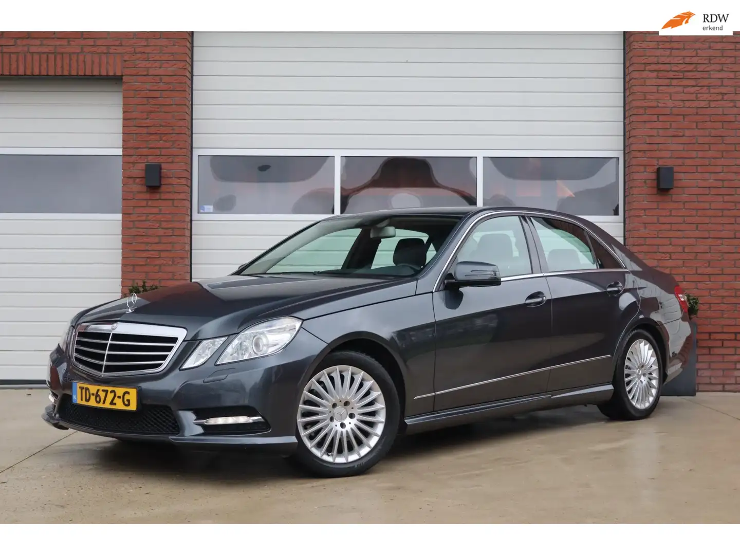 Mercedes-Benz E 220 CDI Edition Sport Avantgarde - Trekhaak - Half led Gris - 1