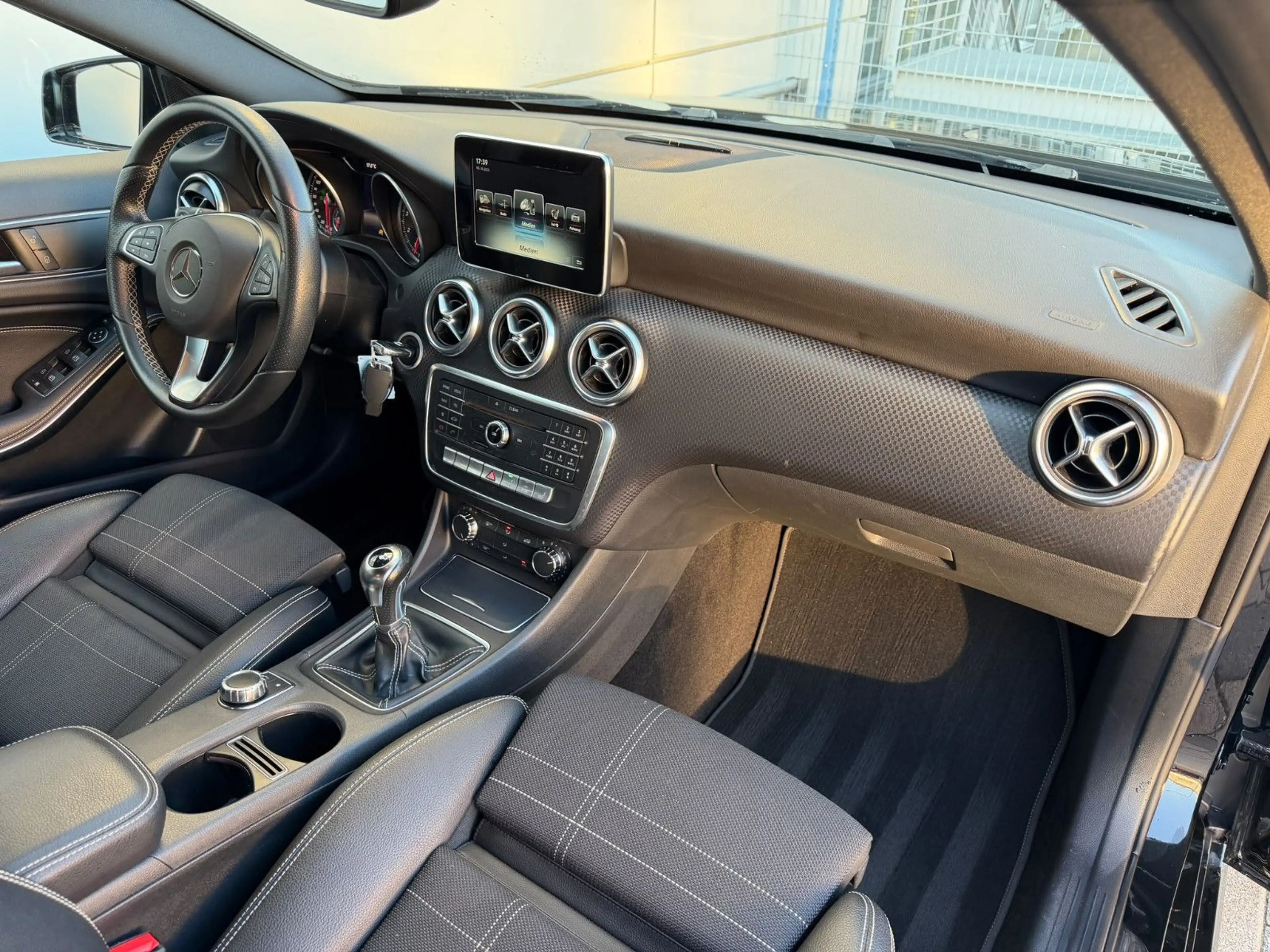 Mercedes-Benz A 180 BlueEfficiency Urban — photo 12