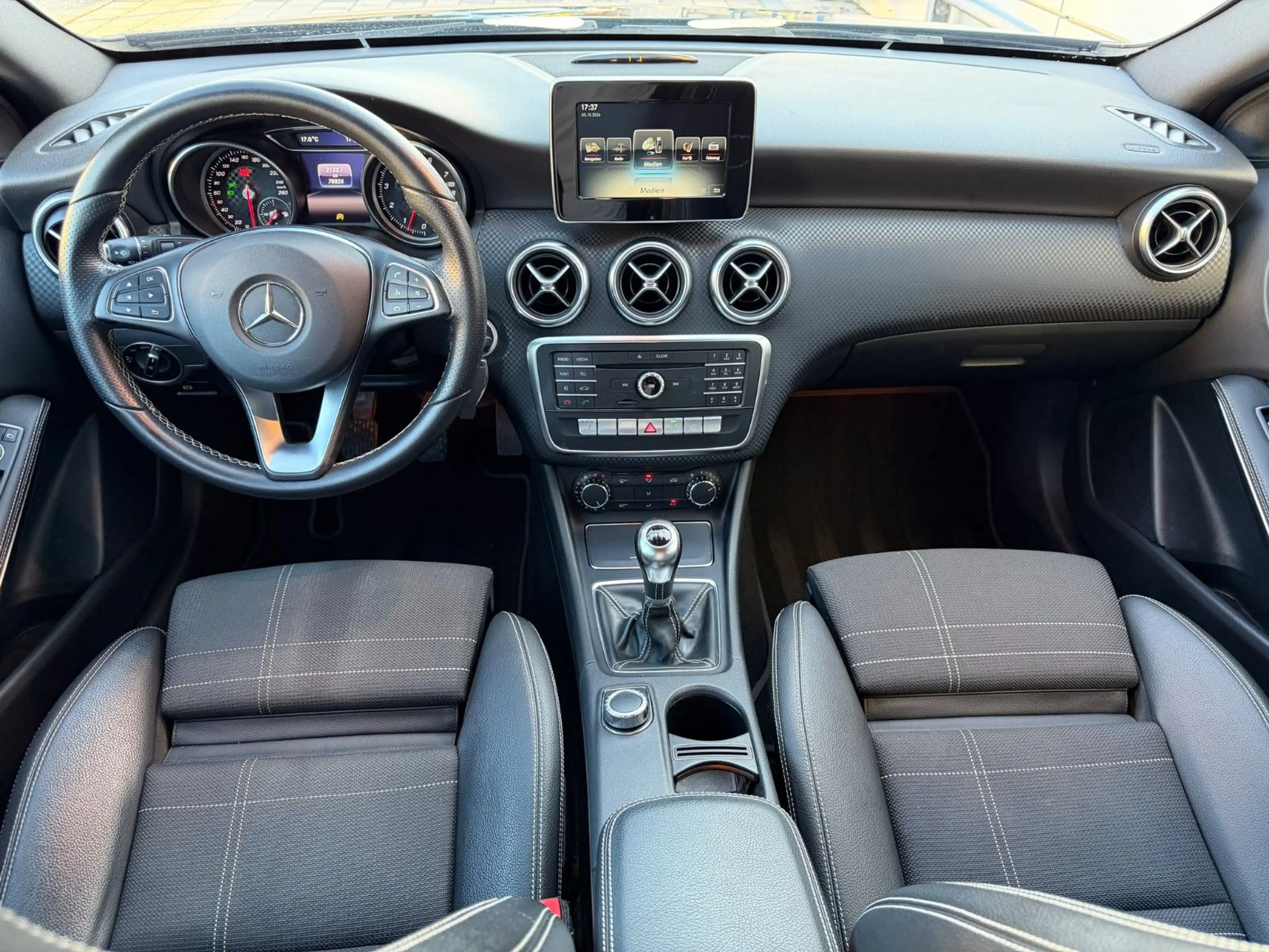 Mercedes-Benz A 180 BlueEfficiency Urban — photo 11