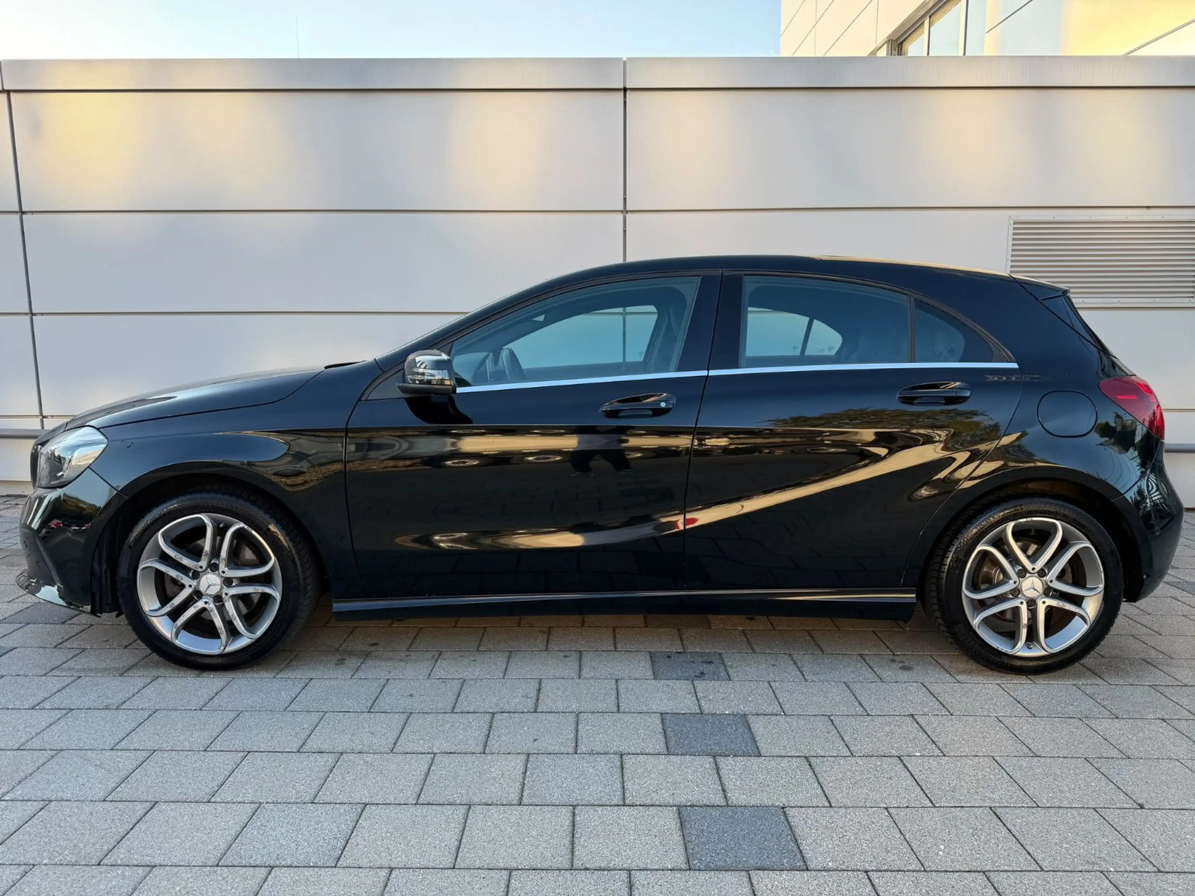 Mercedes-Benz A 180 BlueEfficiency Urban — photo 3