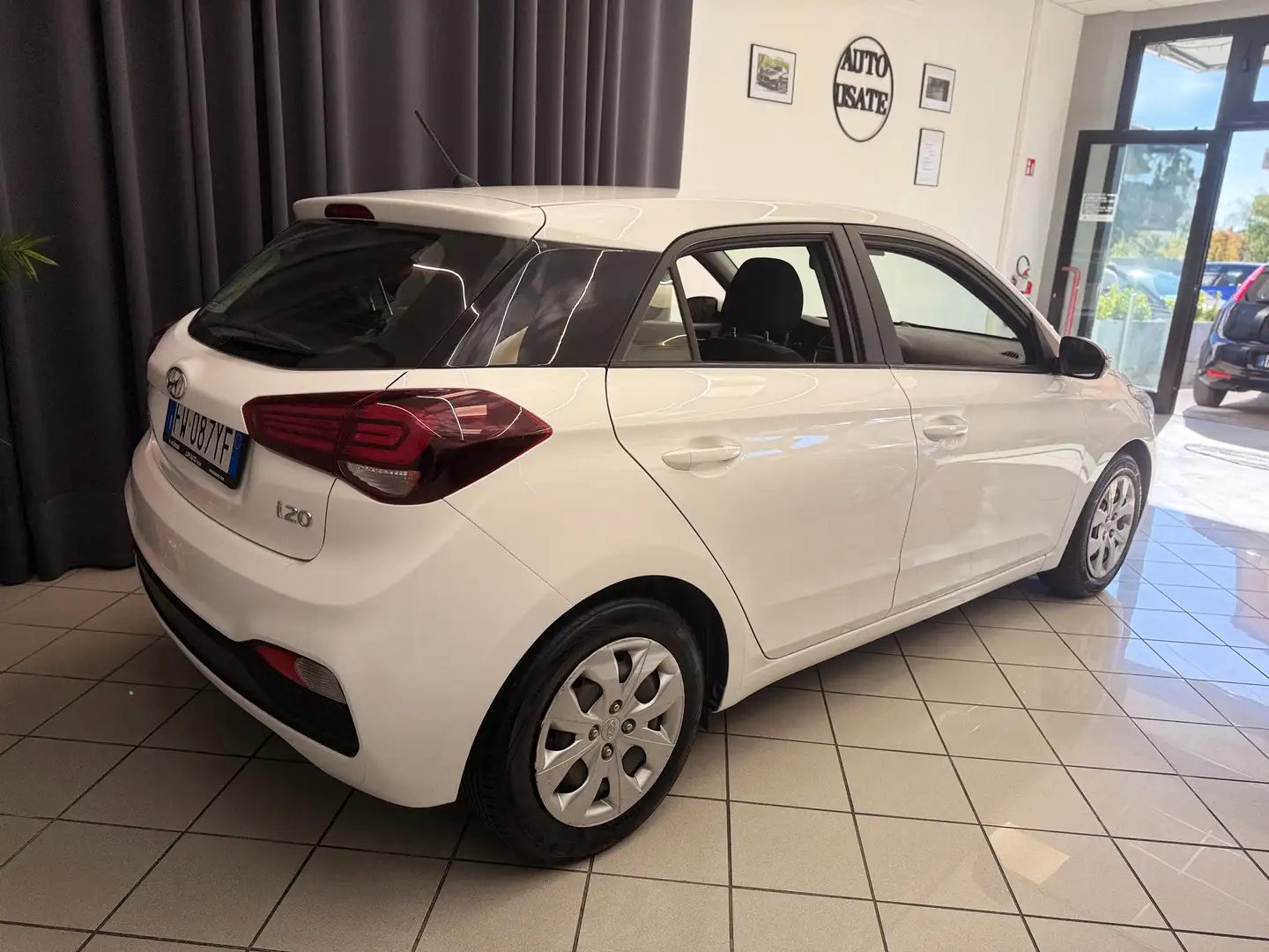 Hyundai i20 i20  5p 1.2 mpi Connectline 75cv Weiß - 2