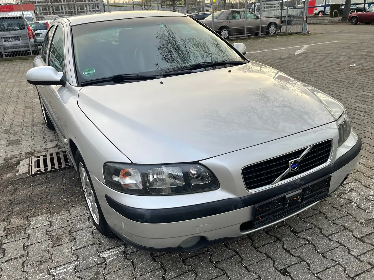 Volvo S60 2.4  (103kW)*TÜV+AU NEU* Grey - 1