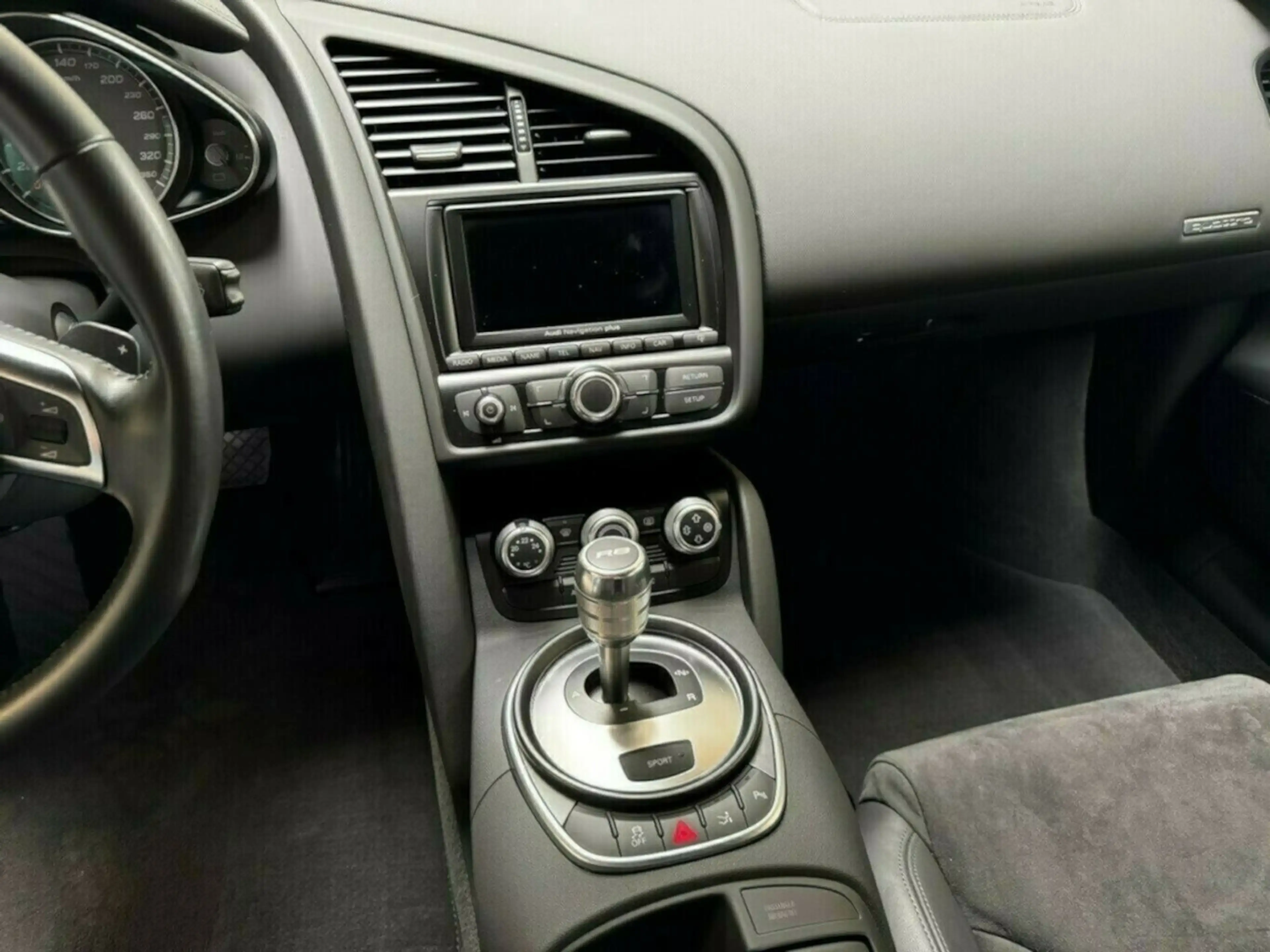 Audi R8 4.2 FSI V8 quattro Coupé 19´km makellos! — photo 15