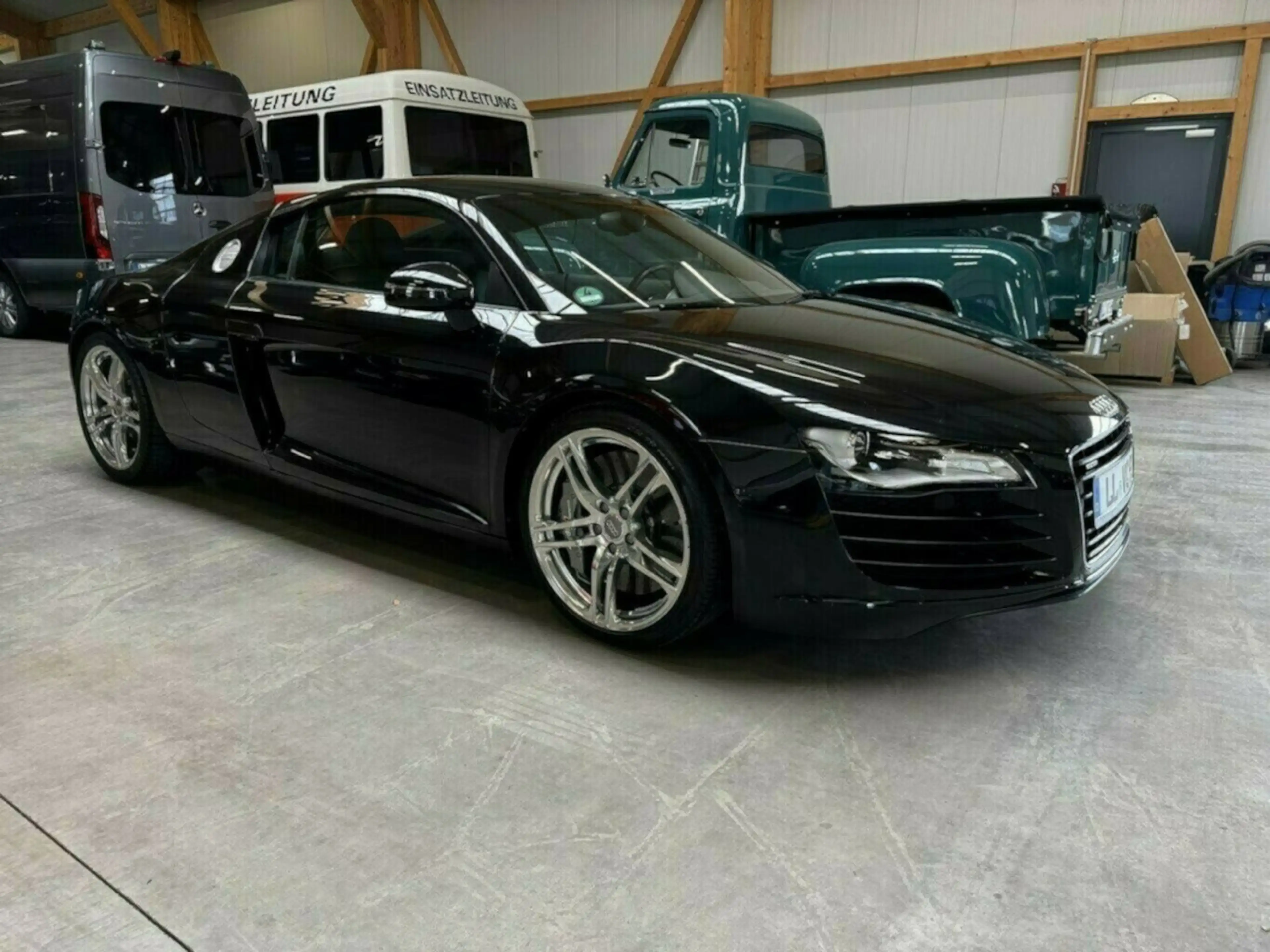 Audi R8 4.2 FSI V8 quattro Coupé 19´km makellos! — photo 2