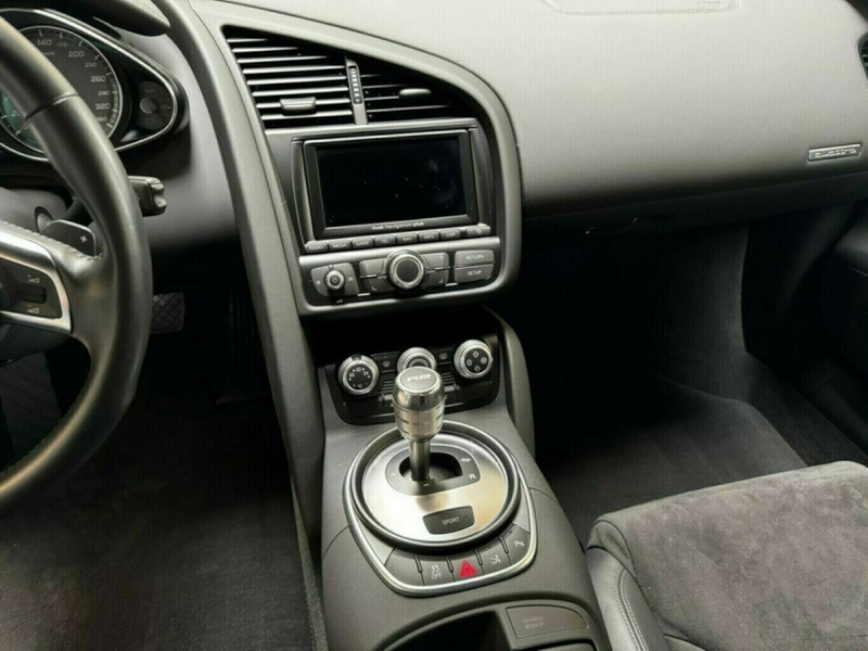 Audi R8 4.2 FSI V8 quattro Coupé 19´km makellos! — photo 15