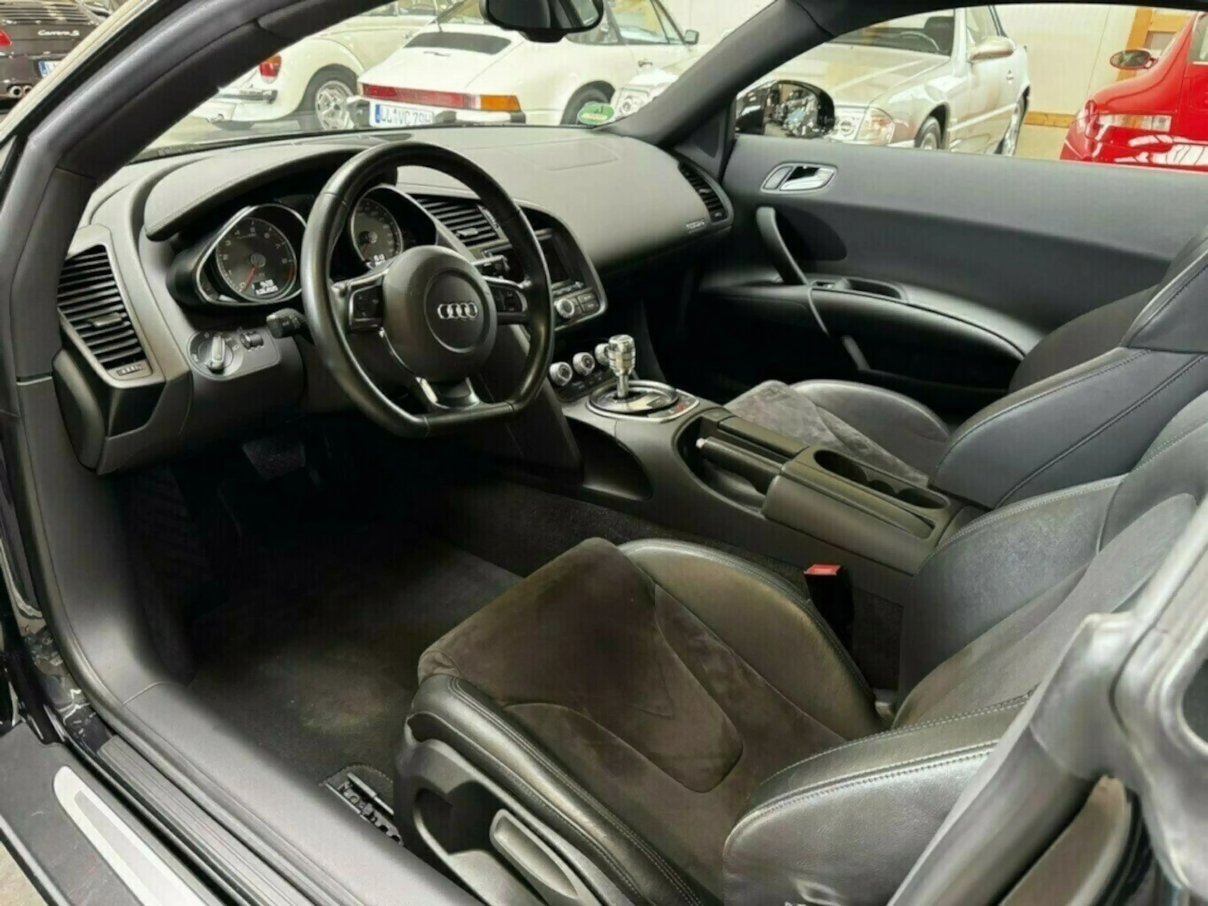 Audi R8 4.2 FSI V8 quattro Coupé 19´km makellos! — photo 12