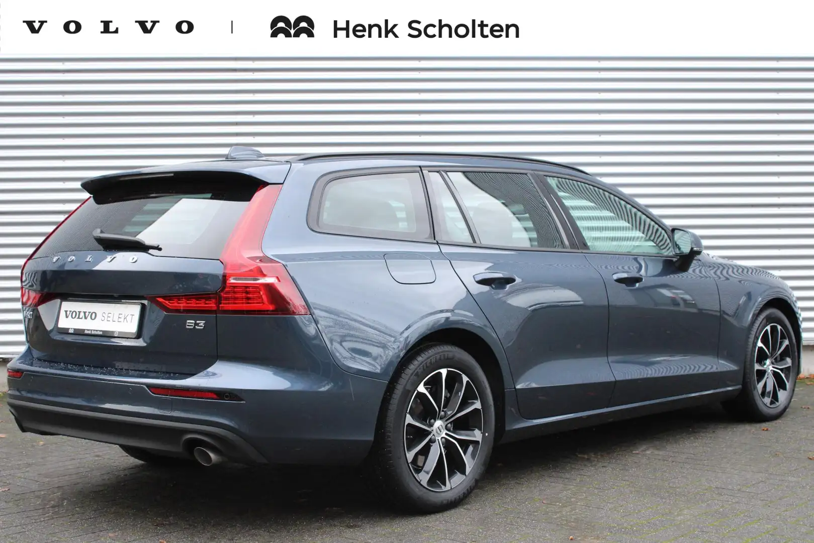 Volvo V60 B3 Mild Hybrid Momentum Advantage | Lederen Bekled Azul - 2
