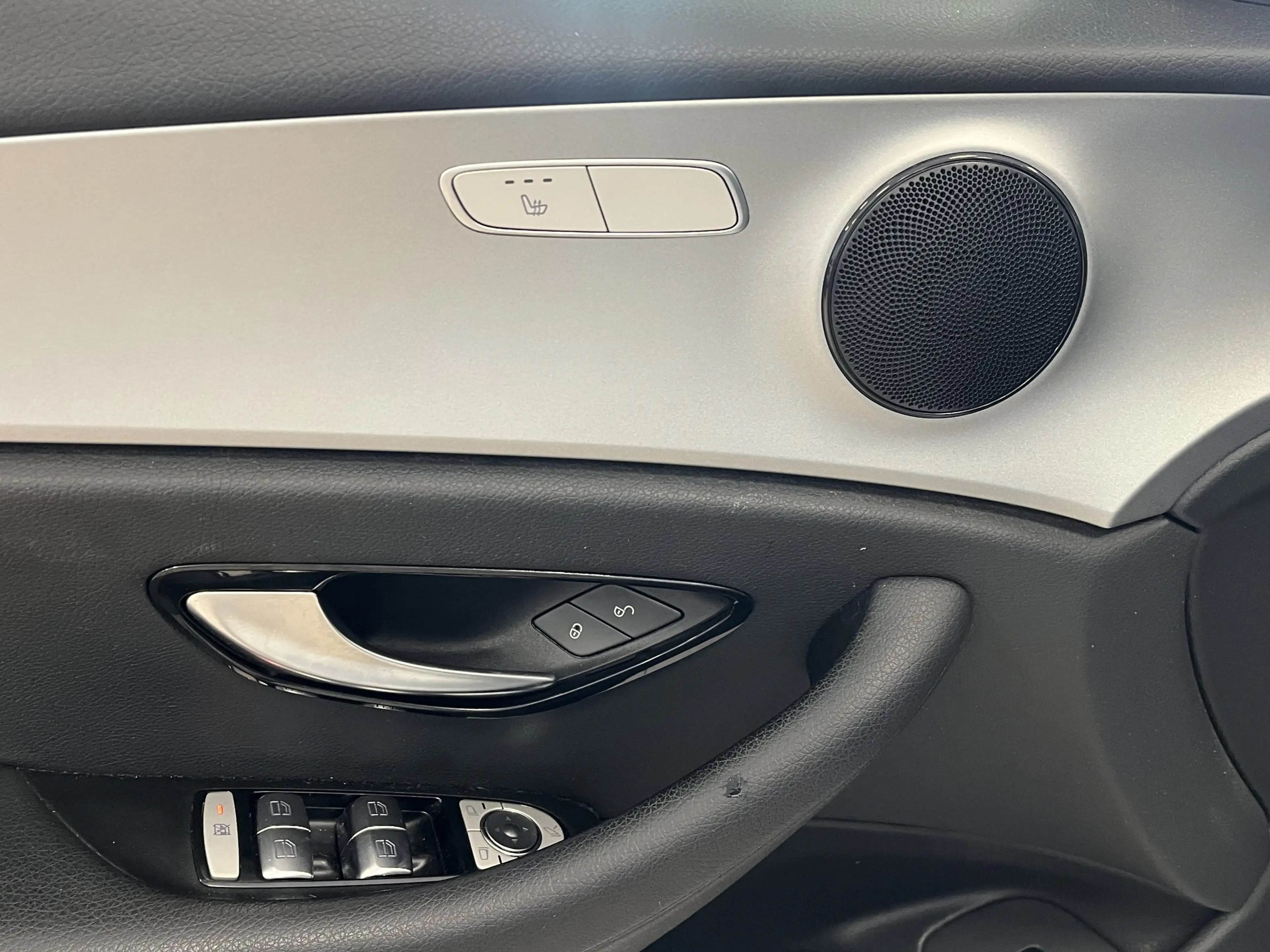 Mercedes-Benz E 220 d Navi*SHZ*LED*PDC*ACC*Spurhalte*1H* — photo 4