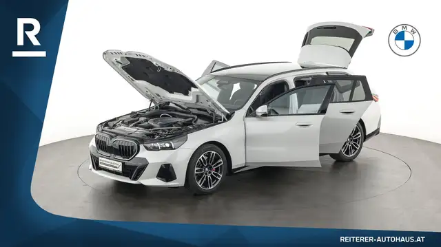BMW 5 Series view 9