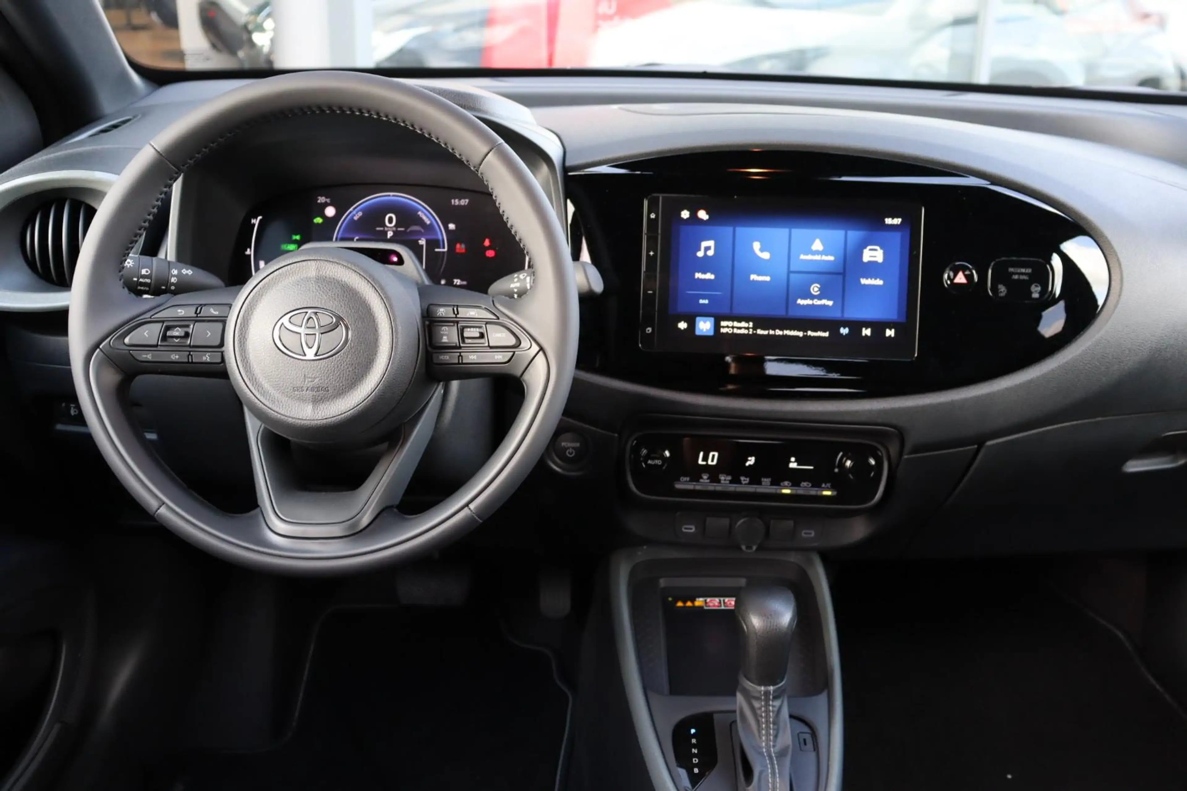 Toyota Aygo X Hybrid 115 pulse Easy pack € 1.750 inruil voordeel — photo 4