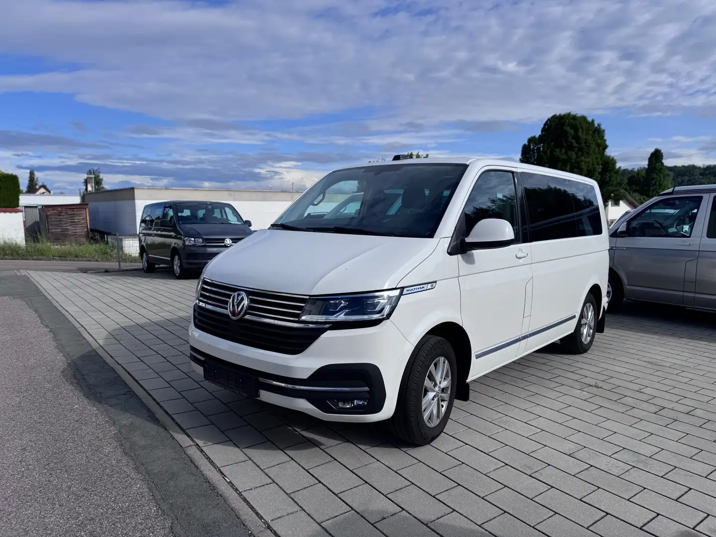 Volkswagen T6.1 Multivan Multivan Comfortline/1.Hand/Kamera/LED/AHK/6-Sitz Weiß - 1