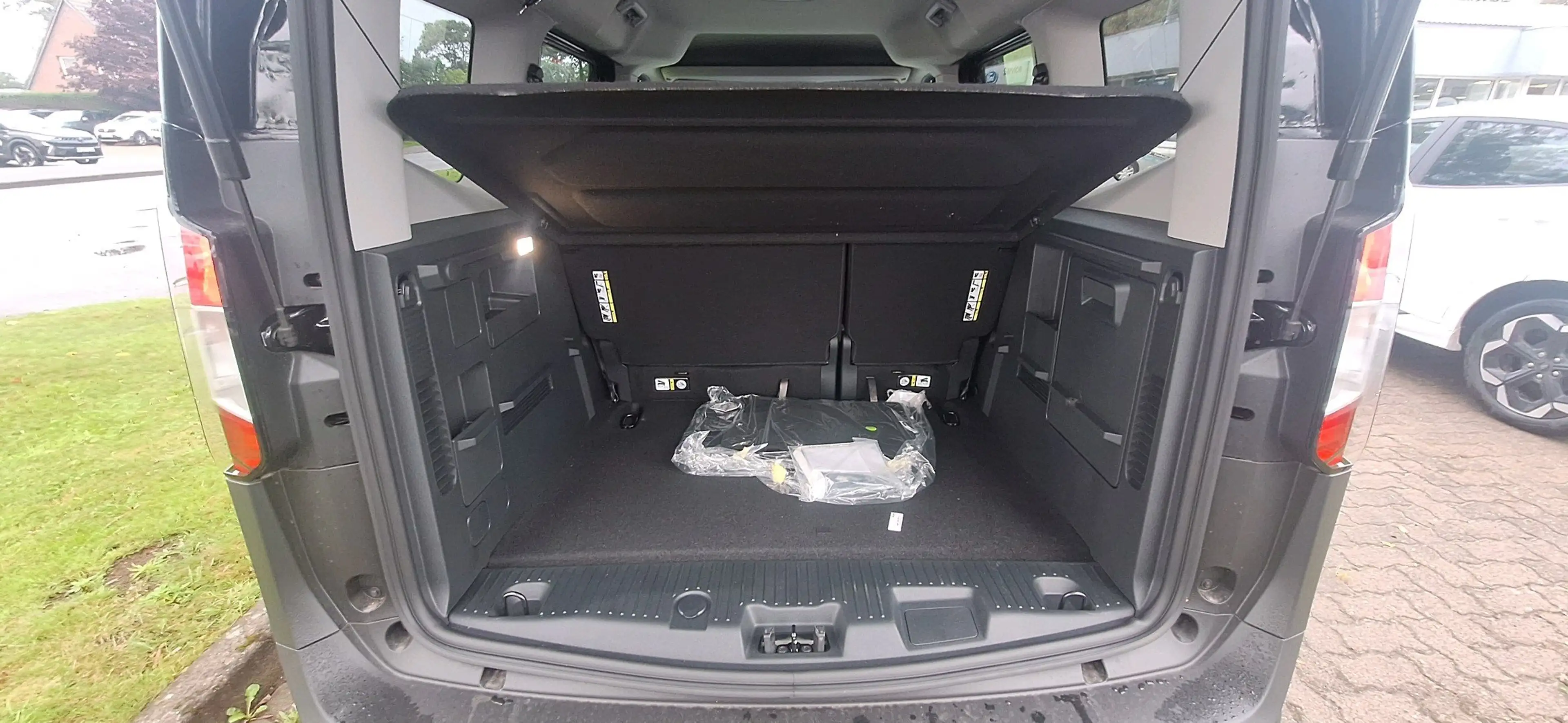 Ford Tourneo Courier Titanium — photo 9