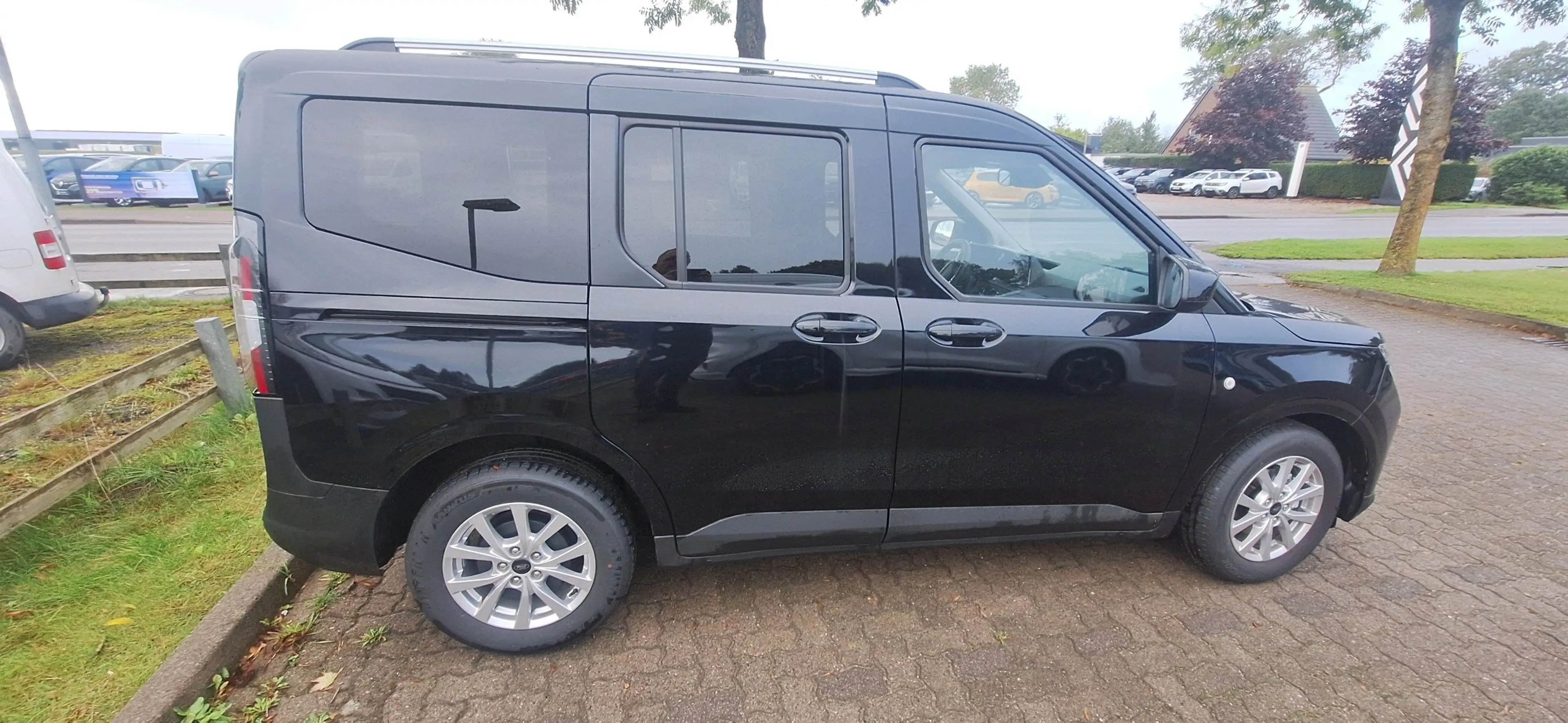 Ford Tourneo Courier Titanium — photo 6