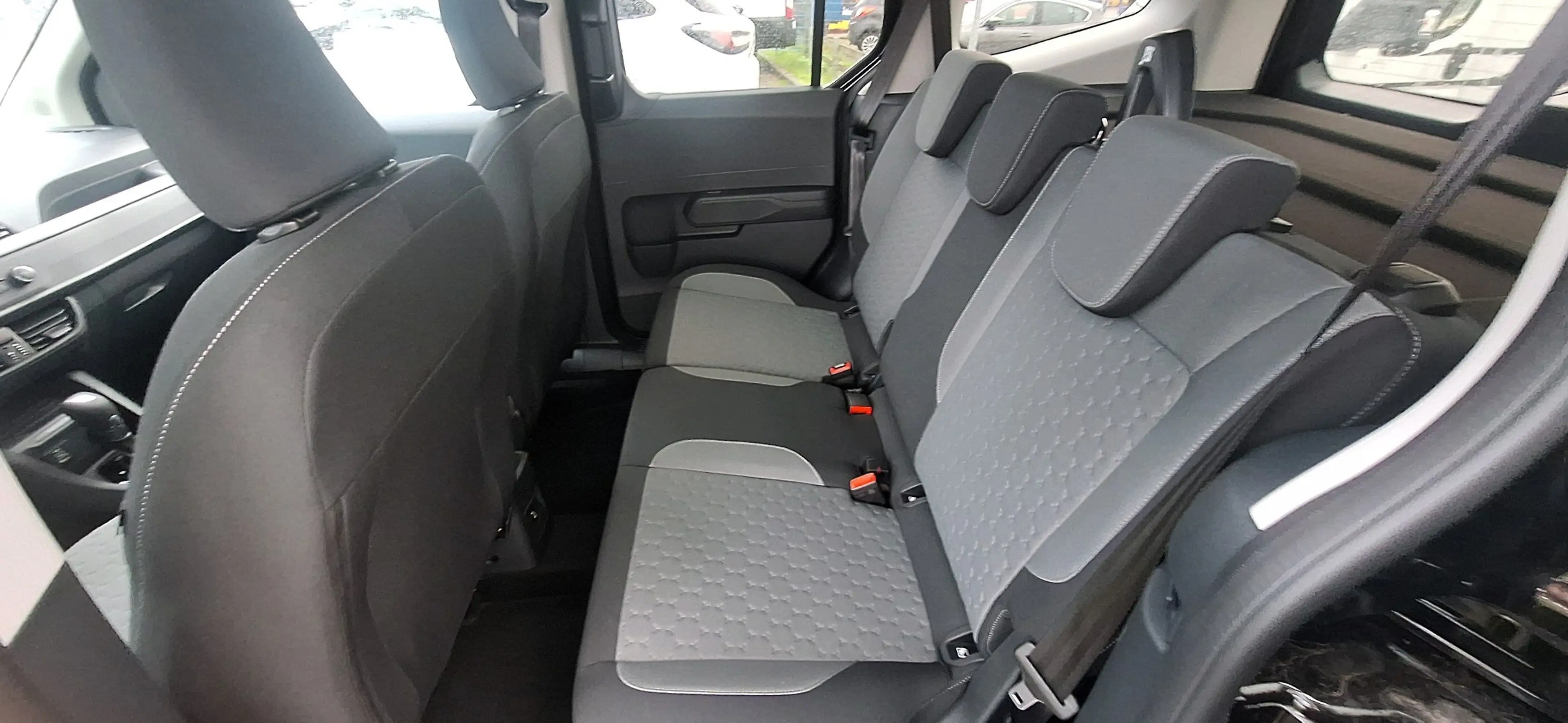 Ford Tourneo Courier Titanium — photo 10