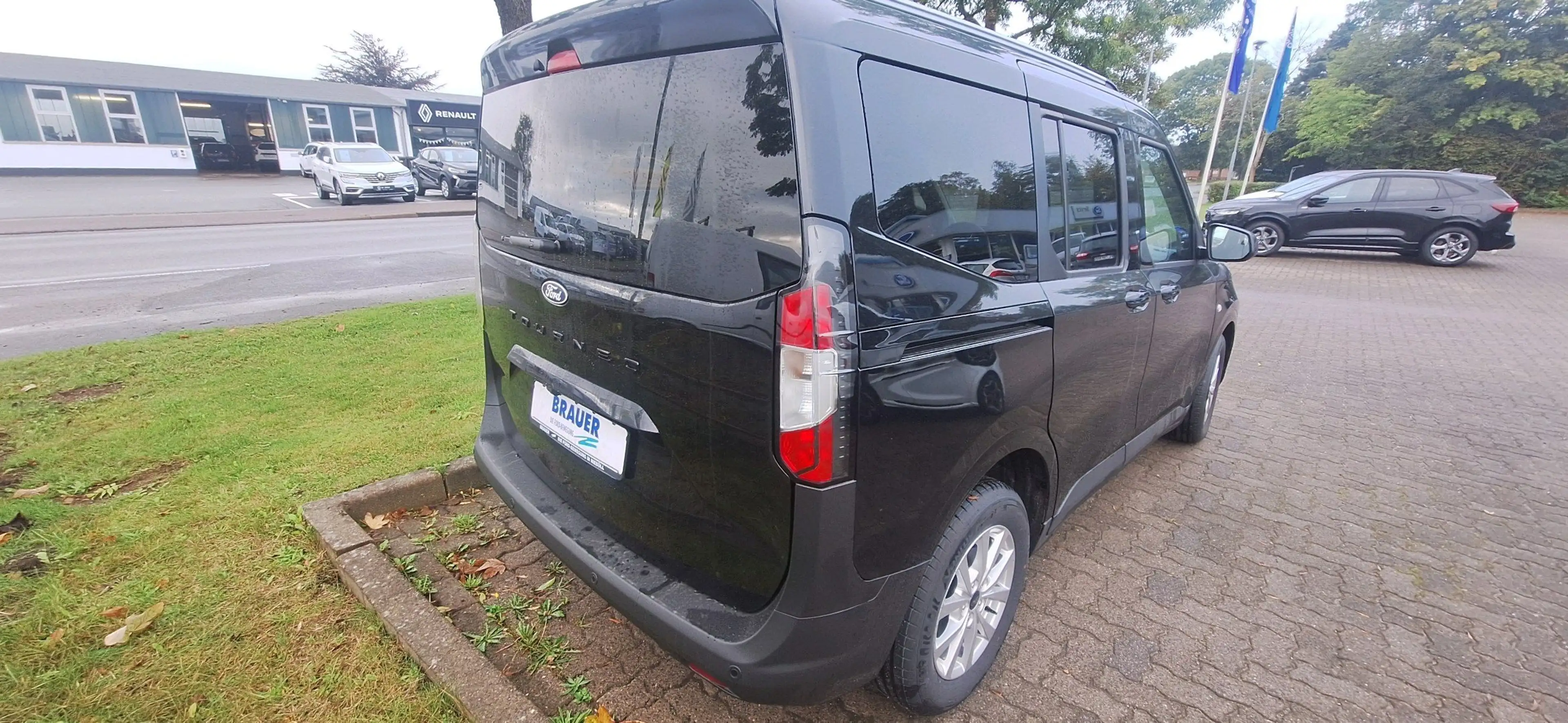 Ford Tourneo Courier Titanium — photo 5