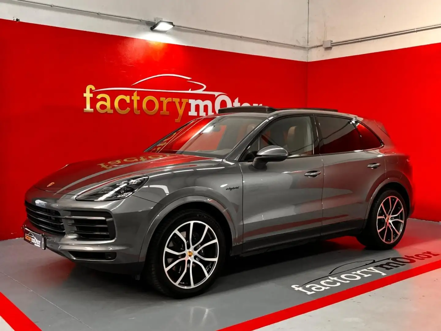 Porsche Cayenne E-Hybrid Aut. Gris - 1