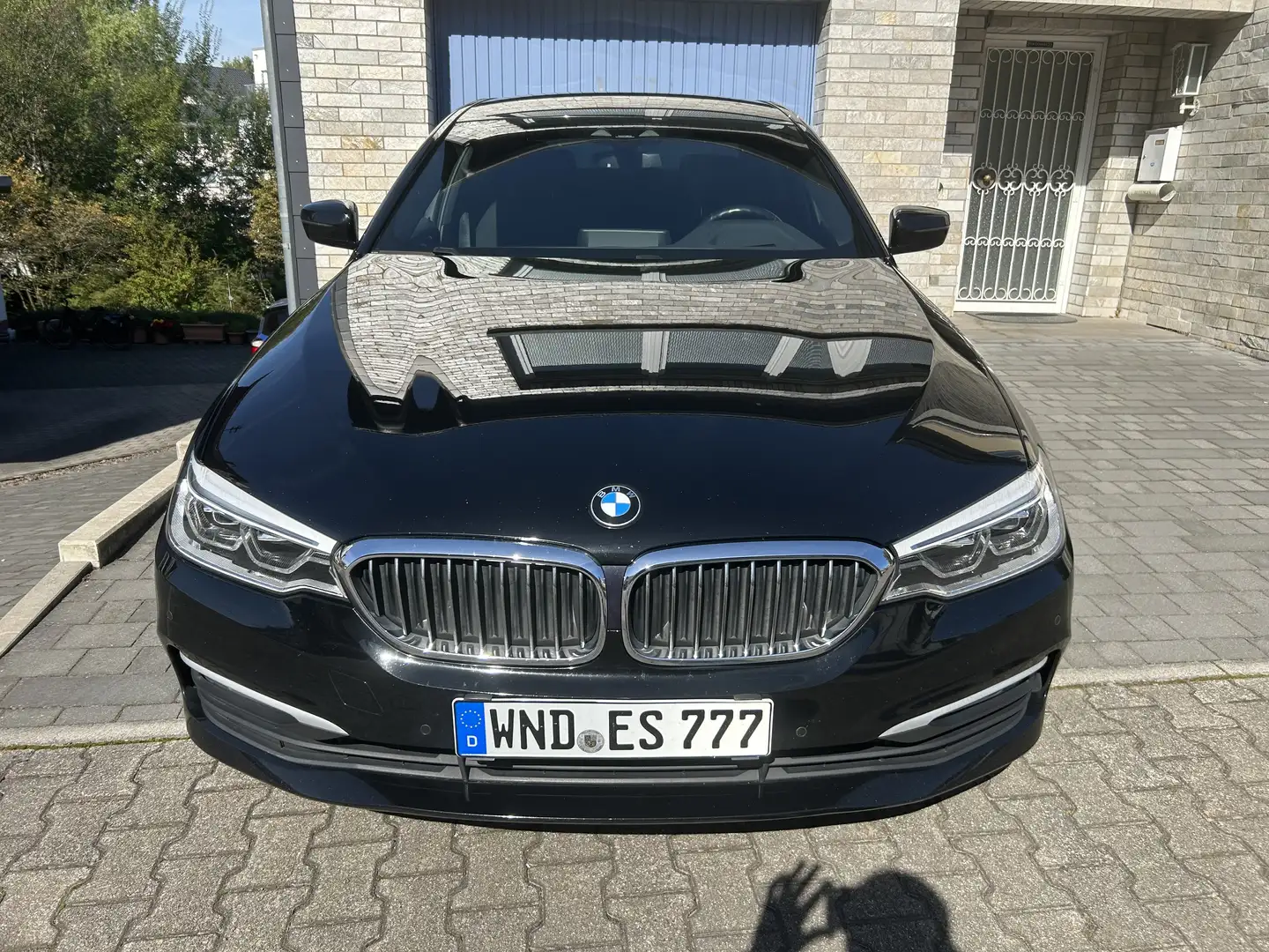 BMW 520 520d Aut. Sport Line in sehr guten Zustand Schwarz - 2