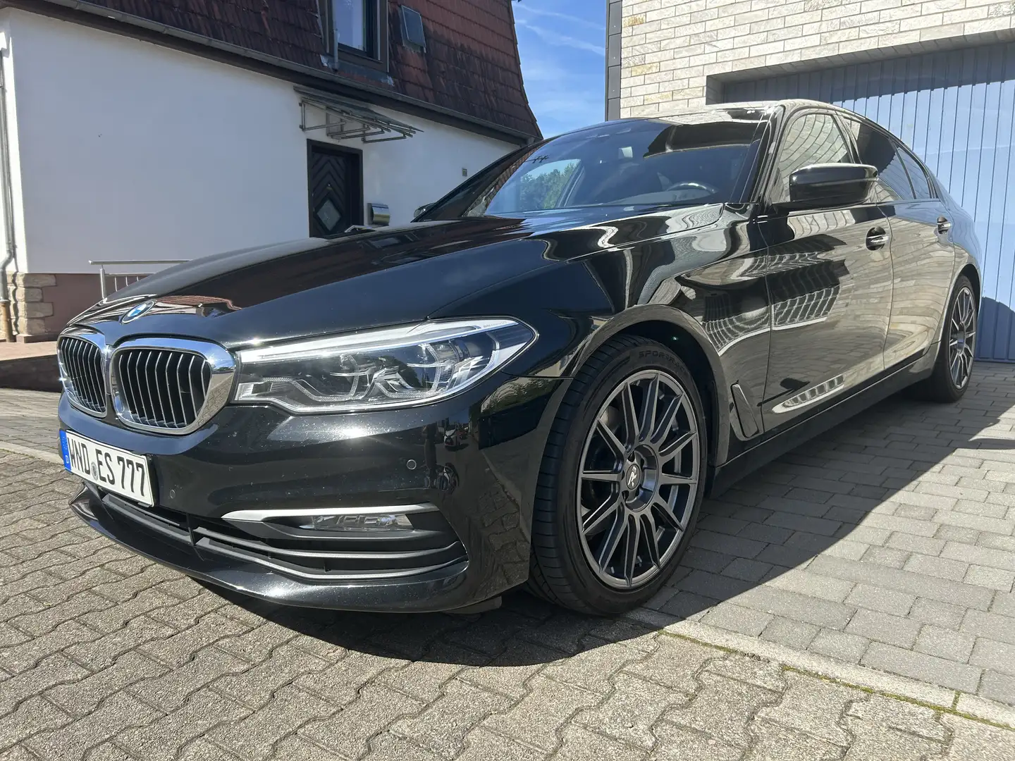 BMW 520 520d Aut. Sport Line in sehr guten Zustand Schwarz - 1