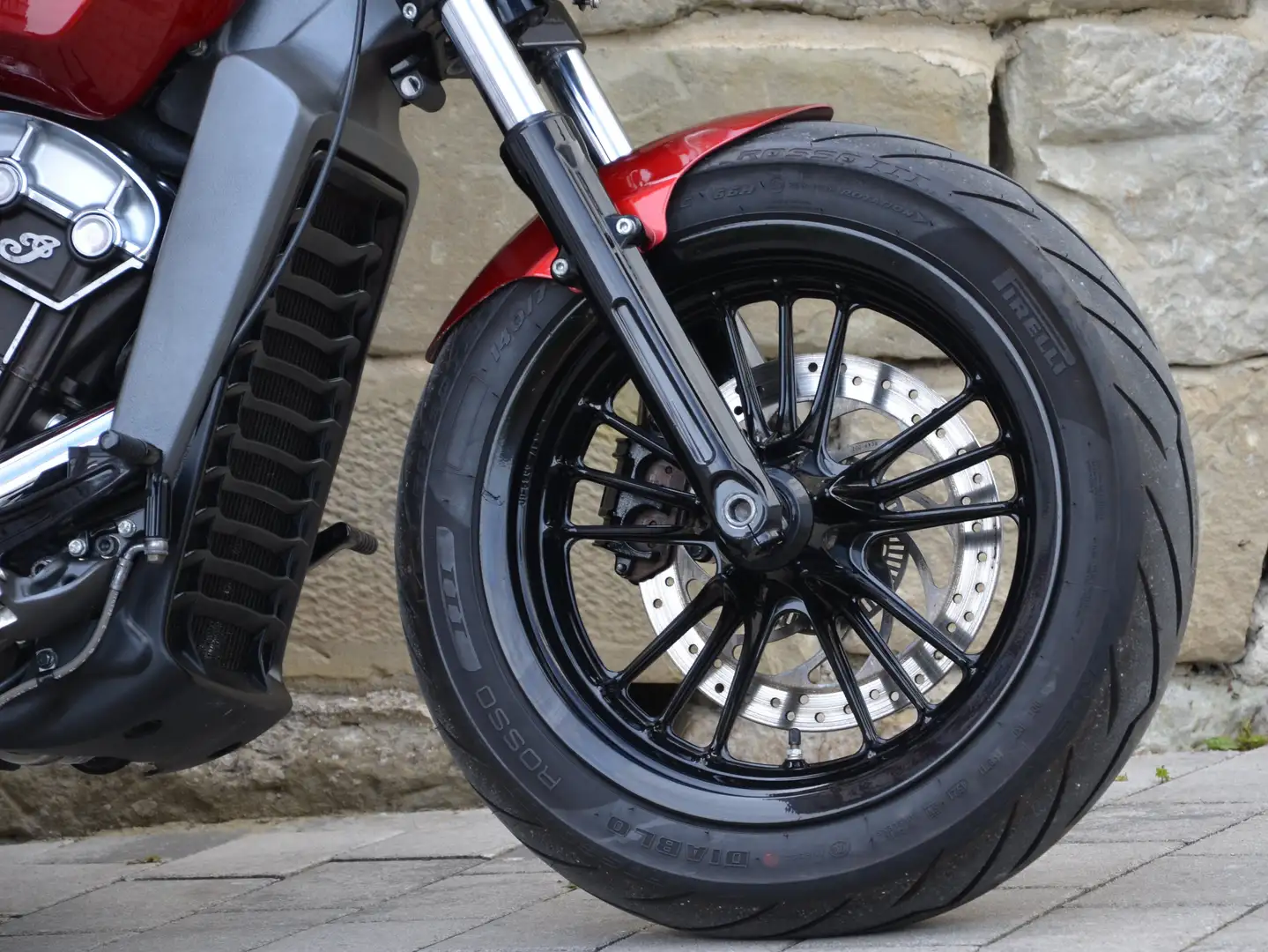 Indian Scout Indian Scout * Custom  Breitreifen * Jekill Hyde * Červená - 2
