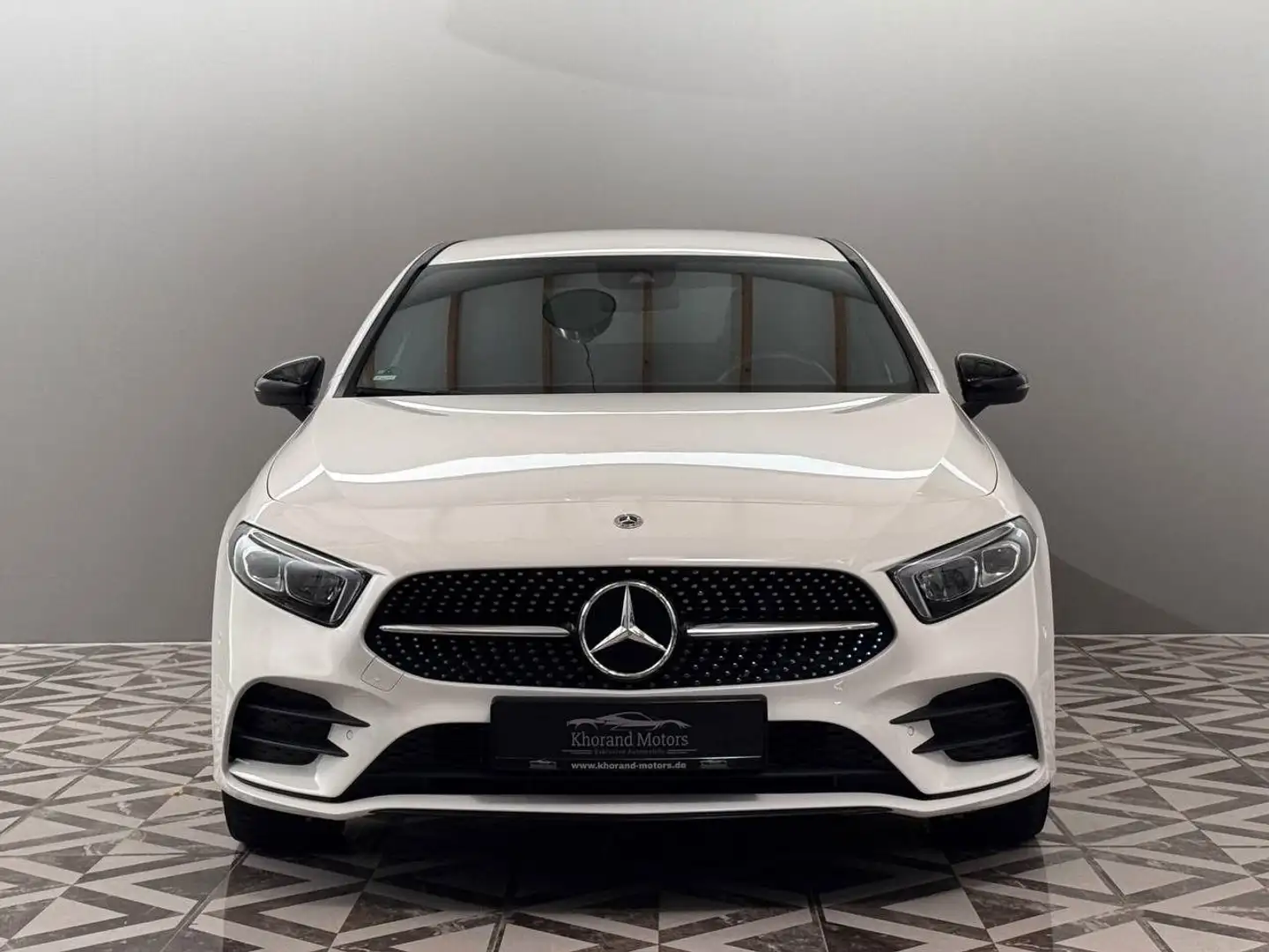 Mercedes-Benz A 250 e Limousine AMG Line Blanc - 2