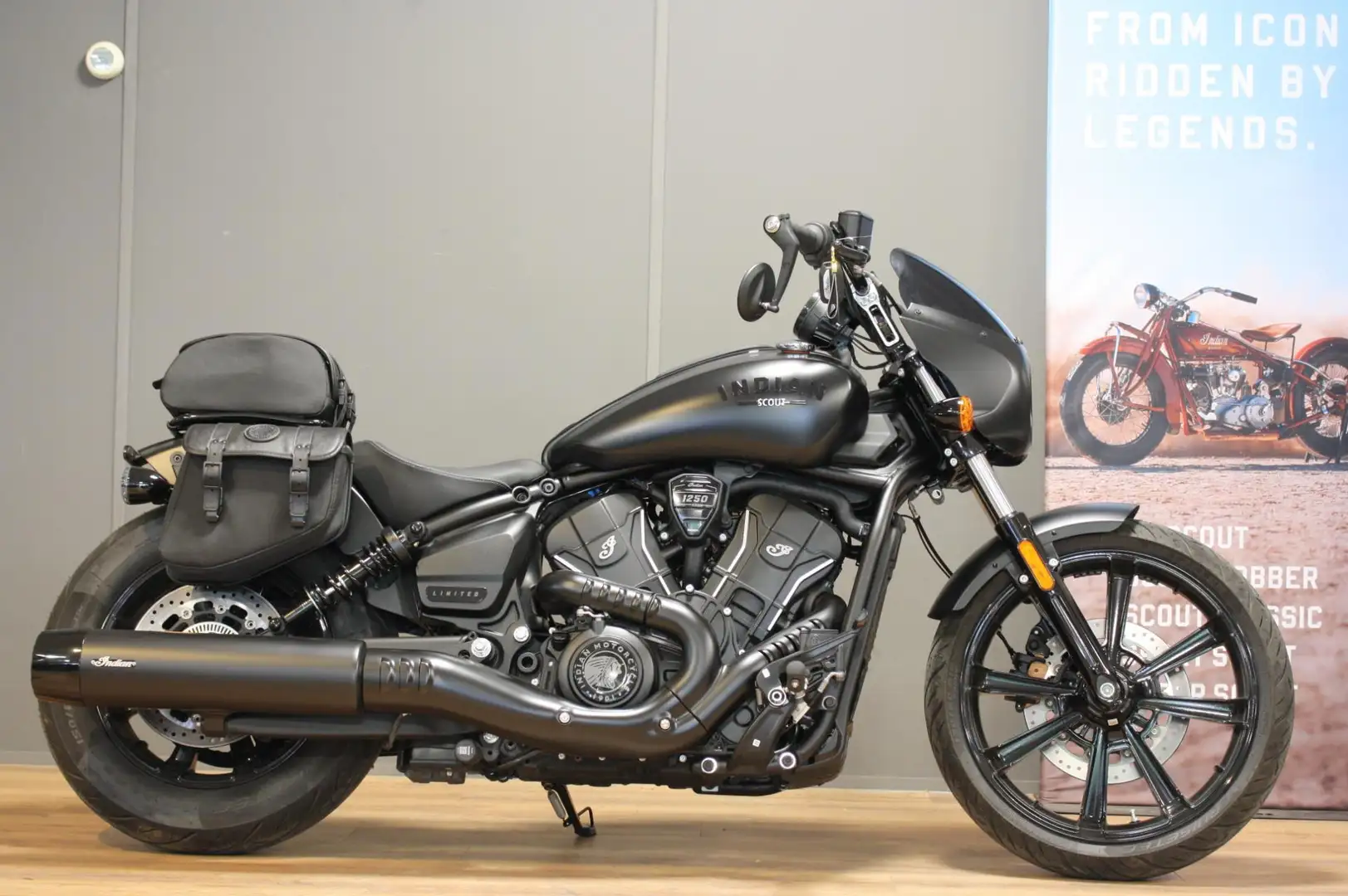 Indian Sport Scout Chopper Limited +Tech 1250 model 2025 , Inruil Mog Zwart - 1