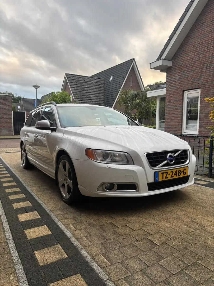 Volvo V70 1.6 R design T4 Momentum Wit - 1