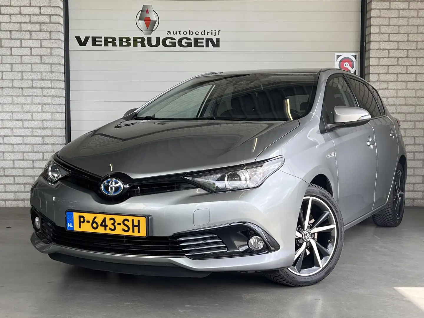 Toyota Auris 1.8 Hybrid Team D | 17" LMV | ALL-Season | Navi | Gris - 1